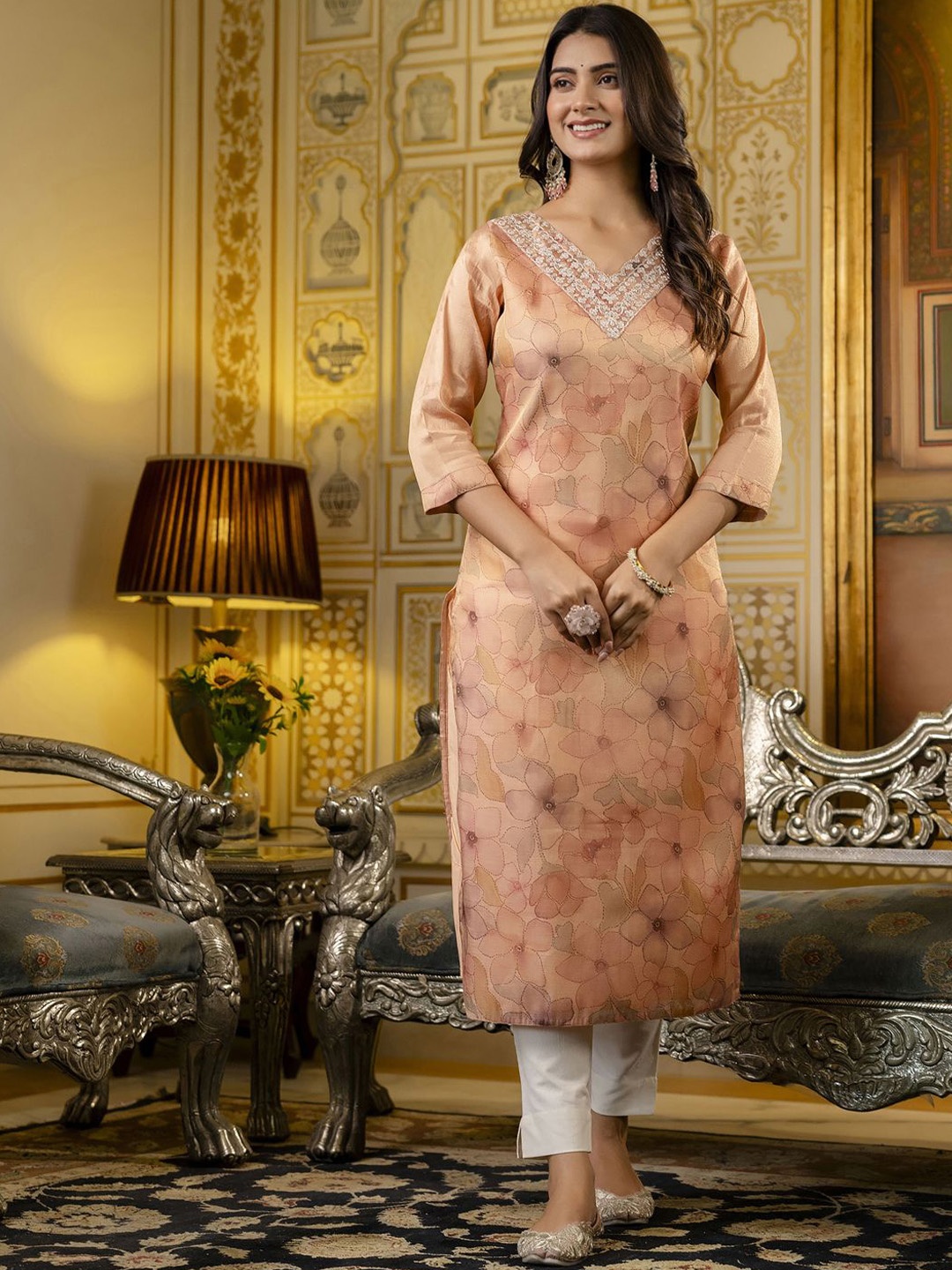 

VredeVogel Women Embroidered Kurta, Peach