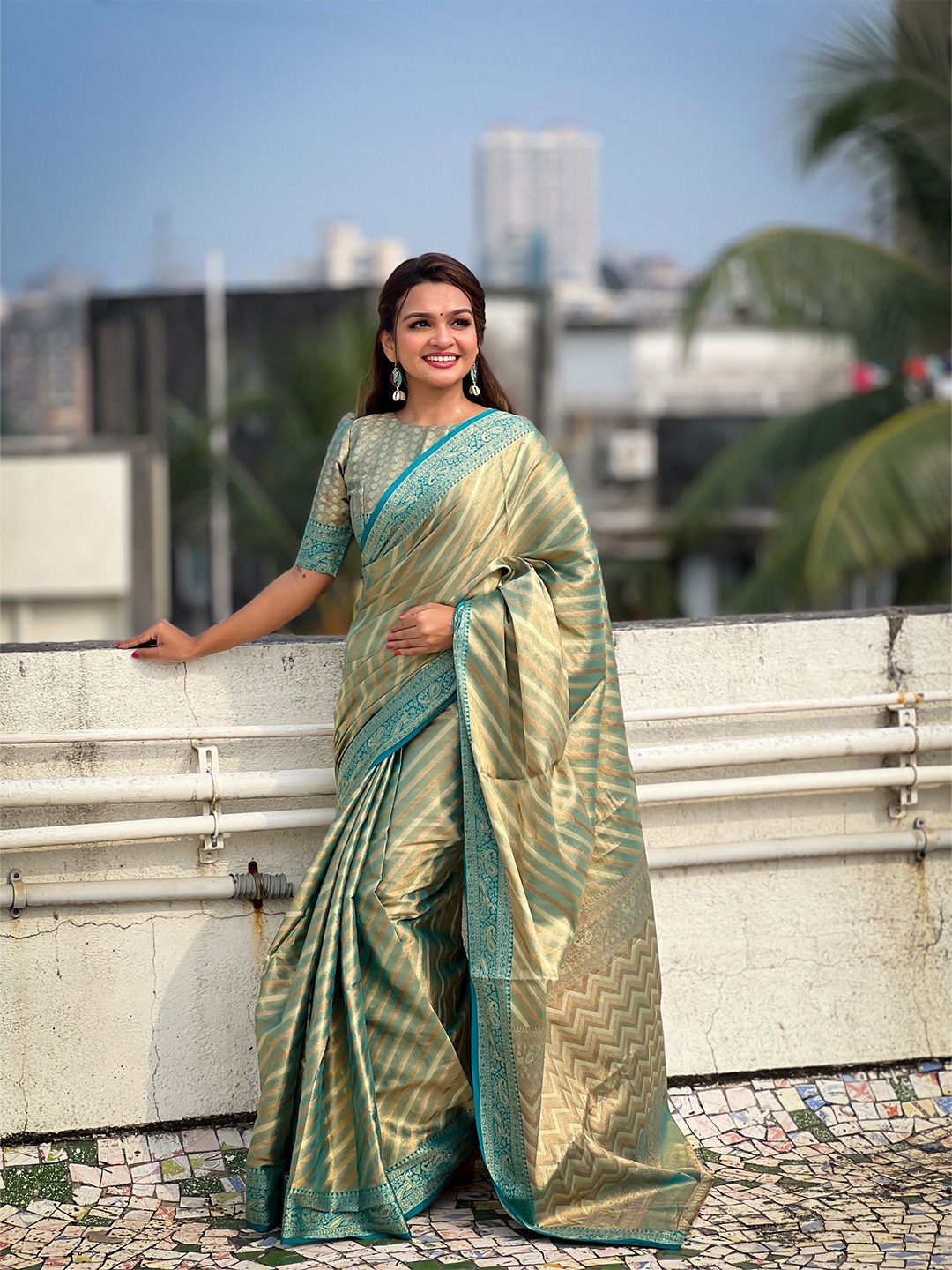 

KSM PRINTS Woven Design Zari Tissue Saree, Blue