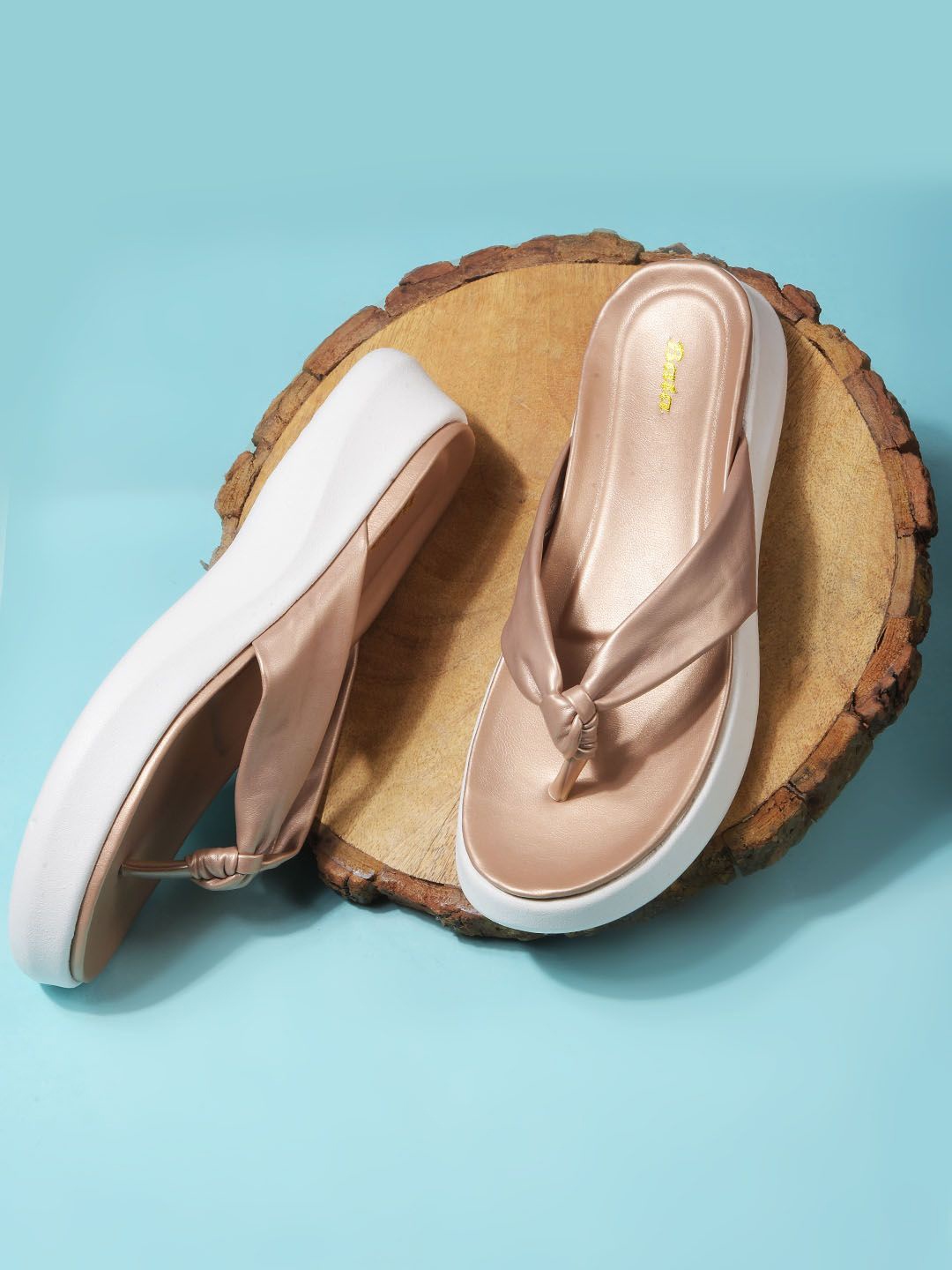 

Bata Women Thong Flip-Flops, Rose gold