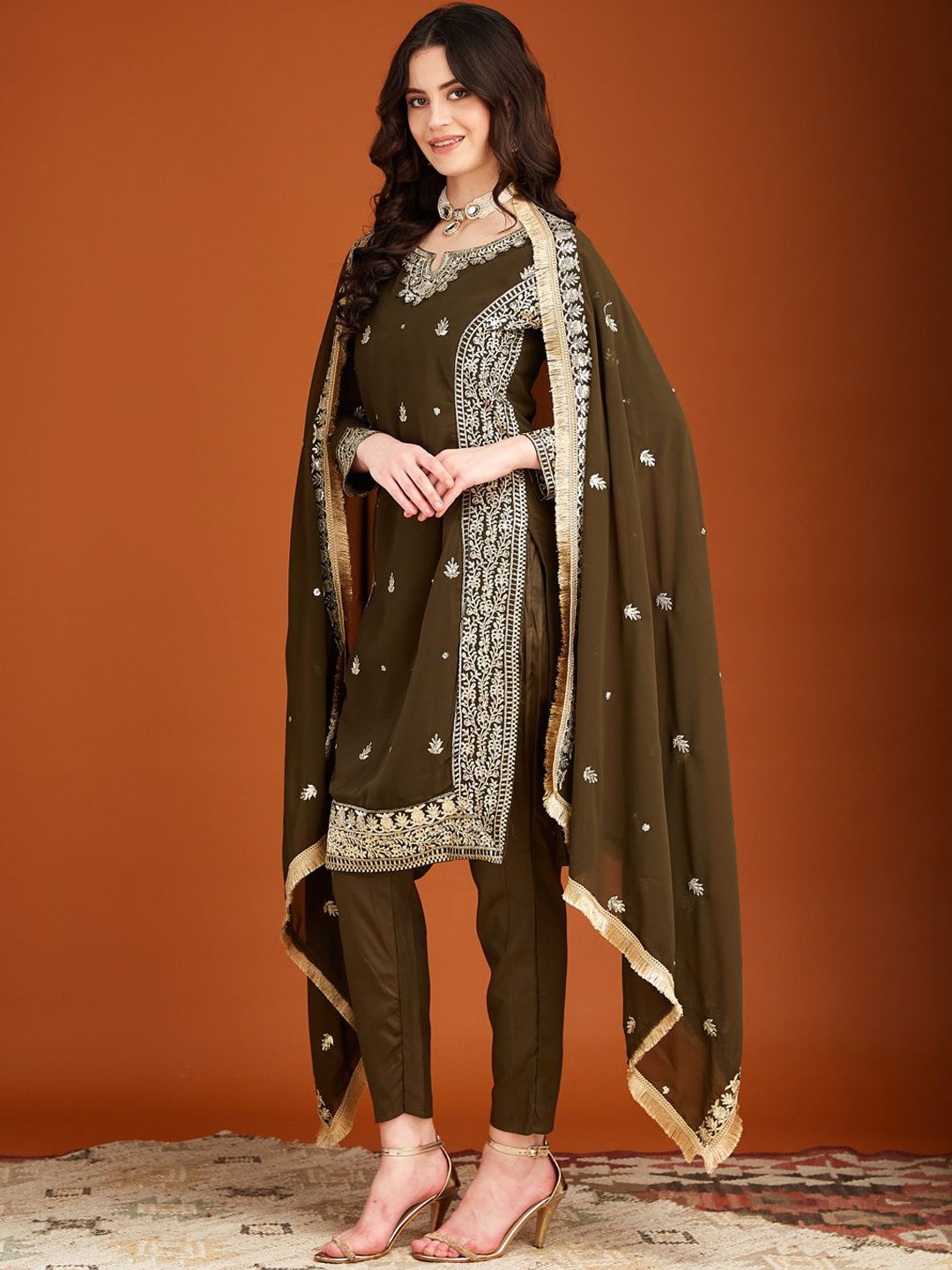 

MAHALASA Women Ethnic Motifs Embroidered Regular Sequinned Kurta with Trousers & With Dupatta, Olive