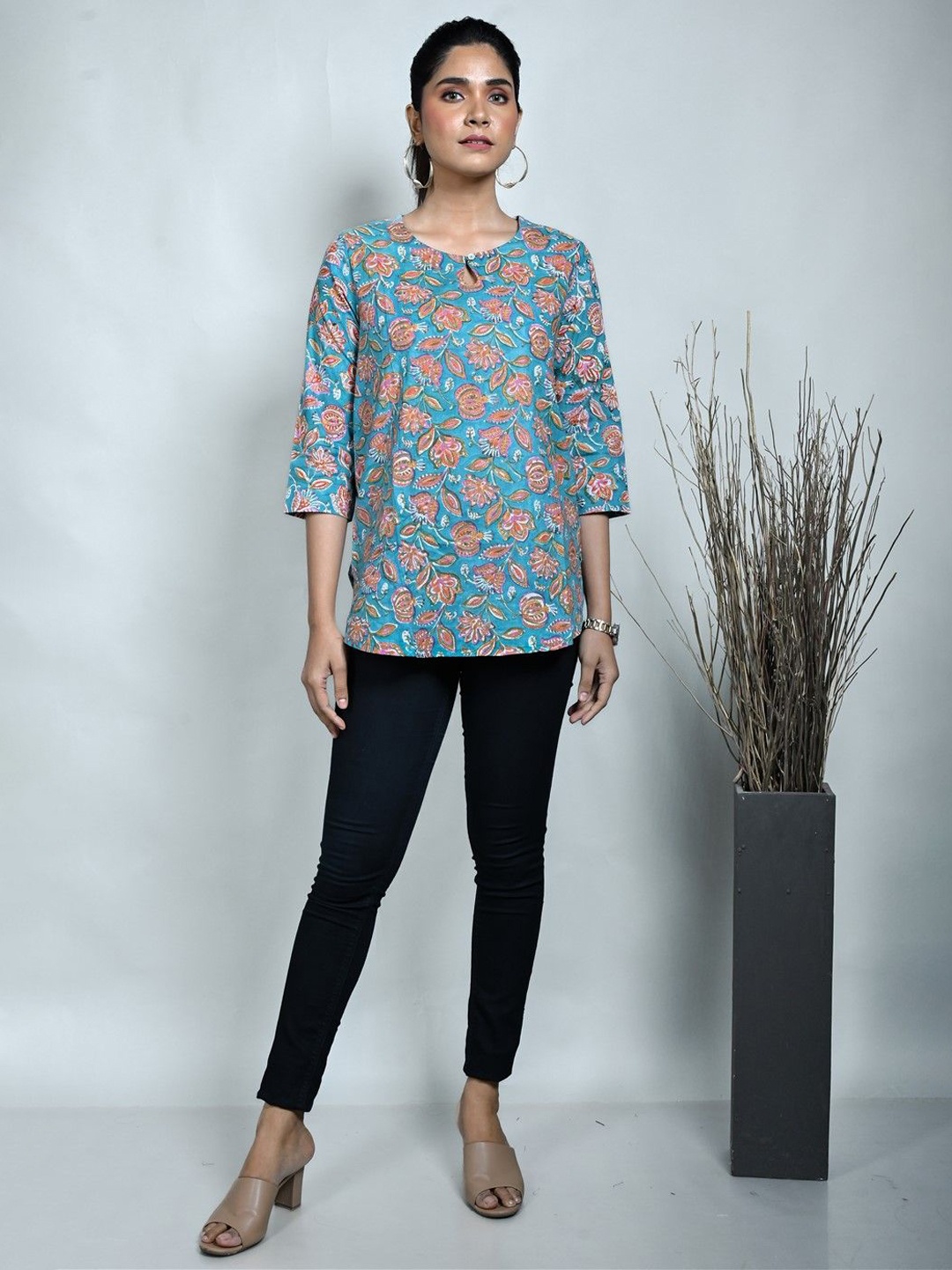 

Earthwear Floral Printed Regular Cotton Straight Kurti, Turquoise blue