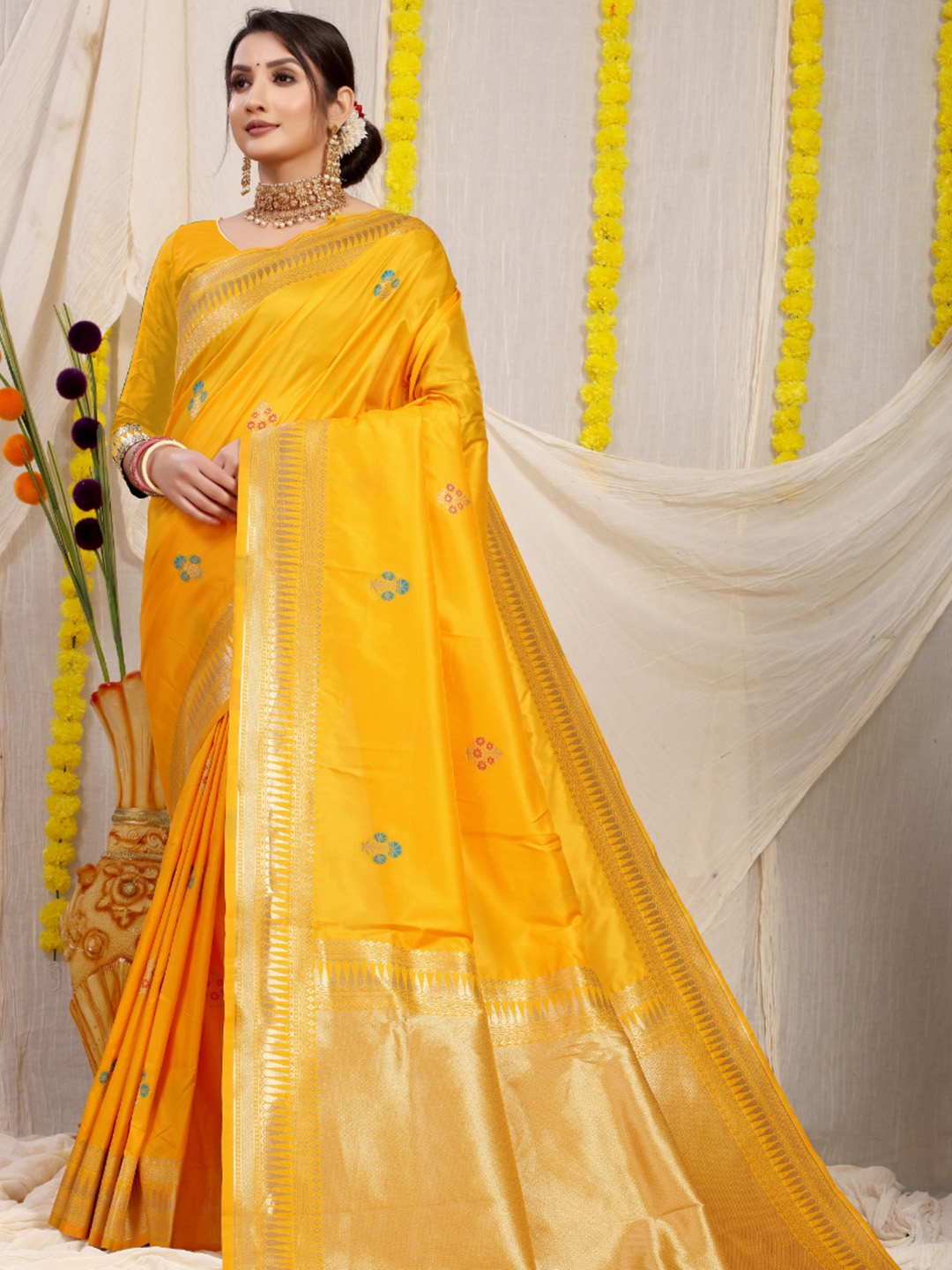 

Royal Rajgharana Saree Floral Pure Silk Banarasi Sarees, Yellow