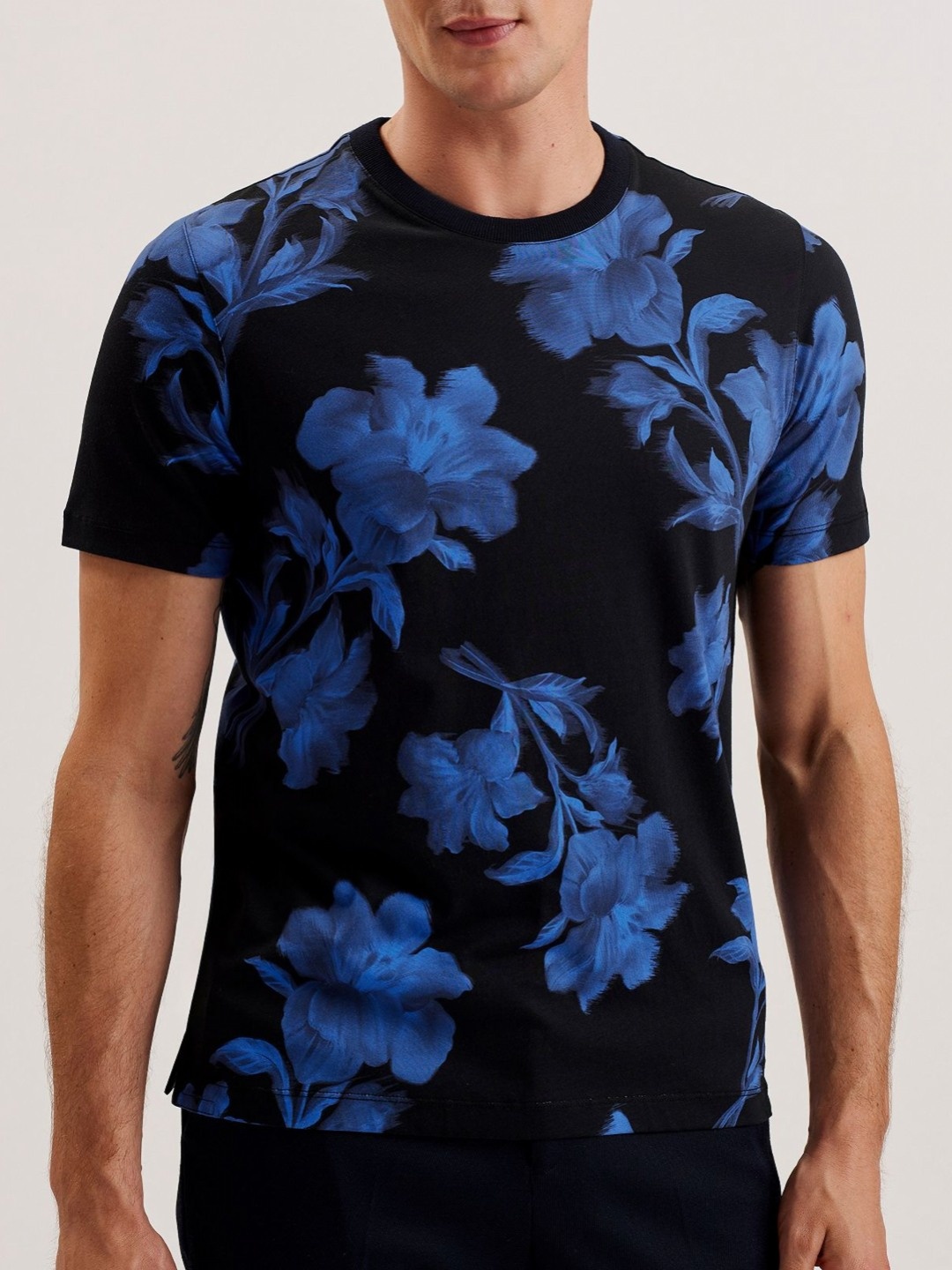 

Ted Baker Men Floral Printed Pockets T-shirt, Na