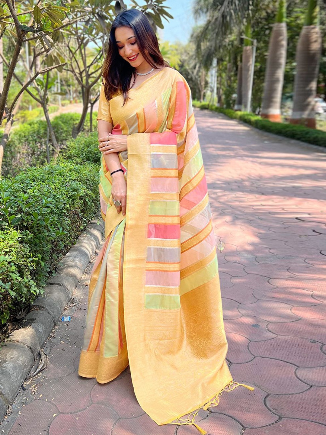 

DEVATITHI Woven Design Zari Organza Saree, Yellow