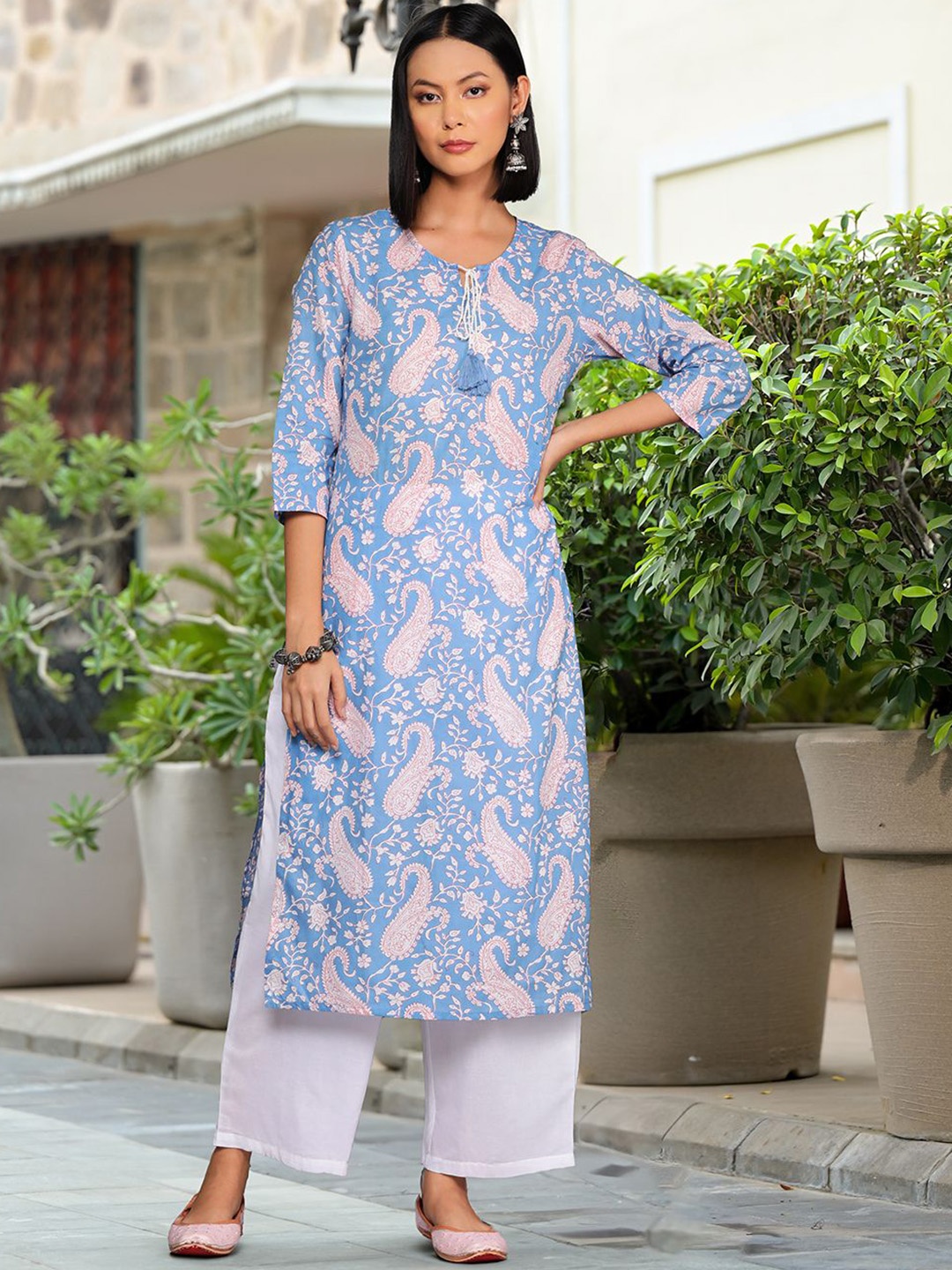 

Varanga Paisley Tie-Up Neck Printed Cotton Straight Kurta, Blue