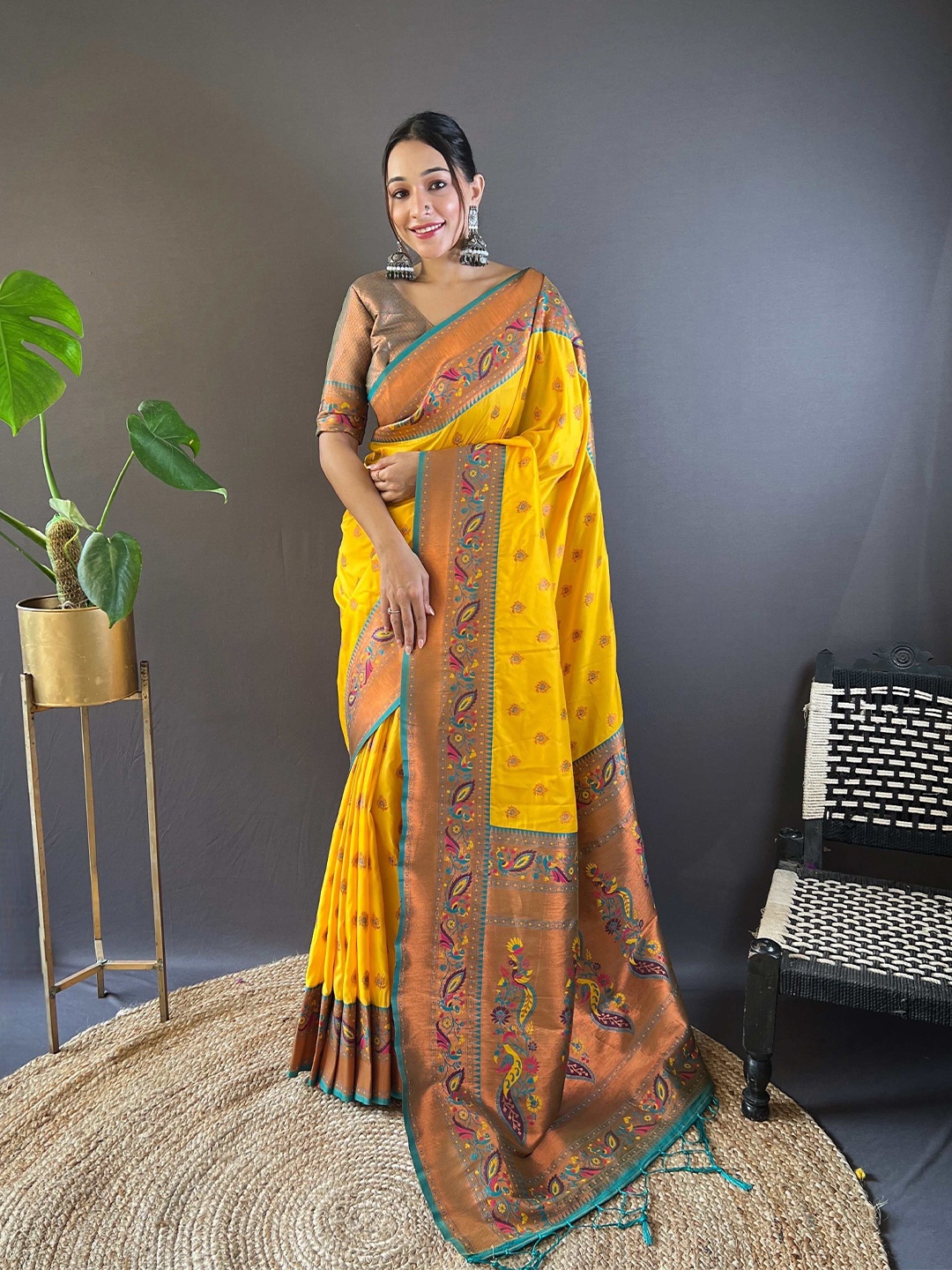 

DEVATITHI Woven Design Zari Silk Blend Paithani Saree, Yellow