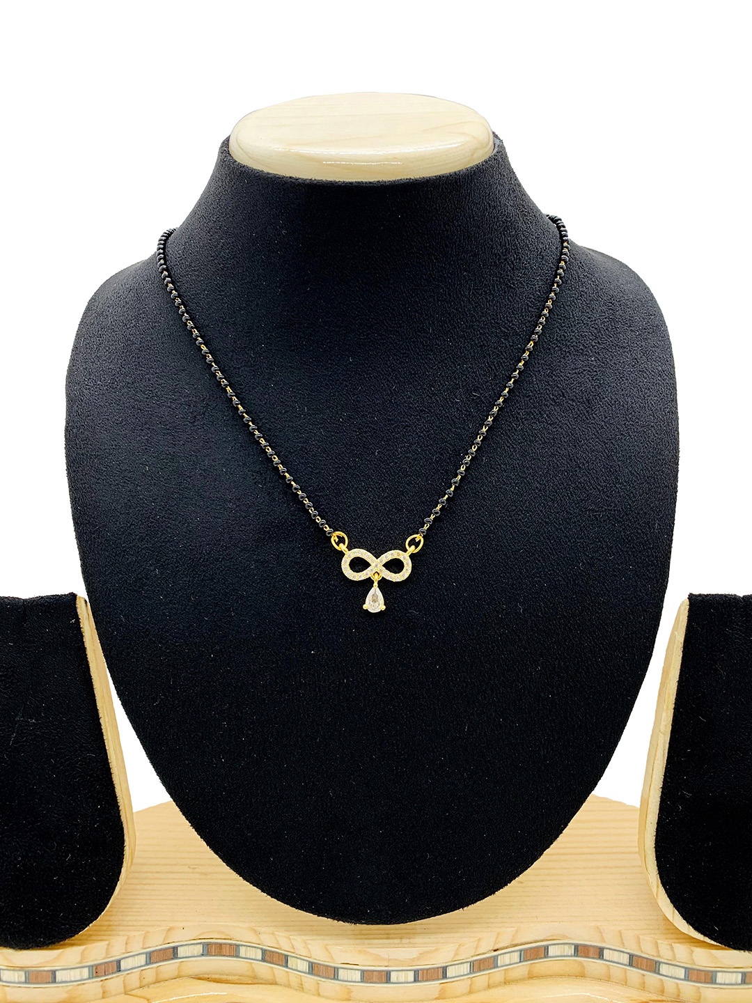 

Wynona Mangalsutra, Gold