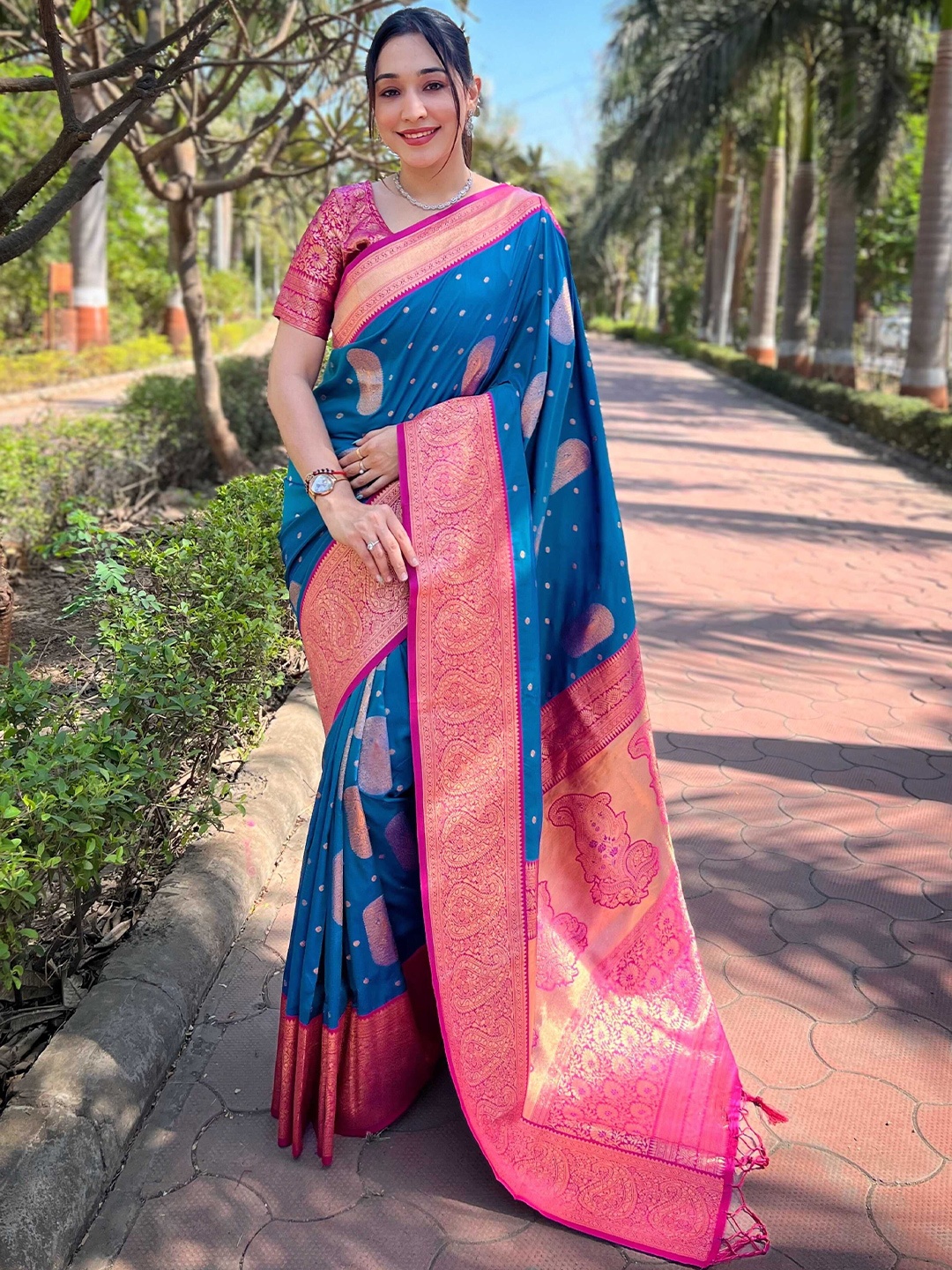 

DEVATITHI Woven Design Zari Silk Blend Banarasi Saree, Blue