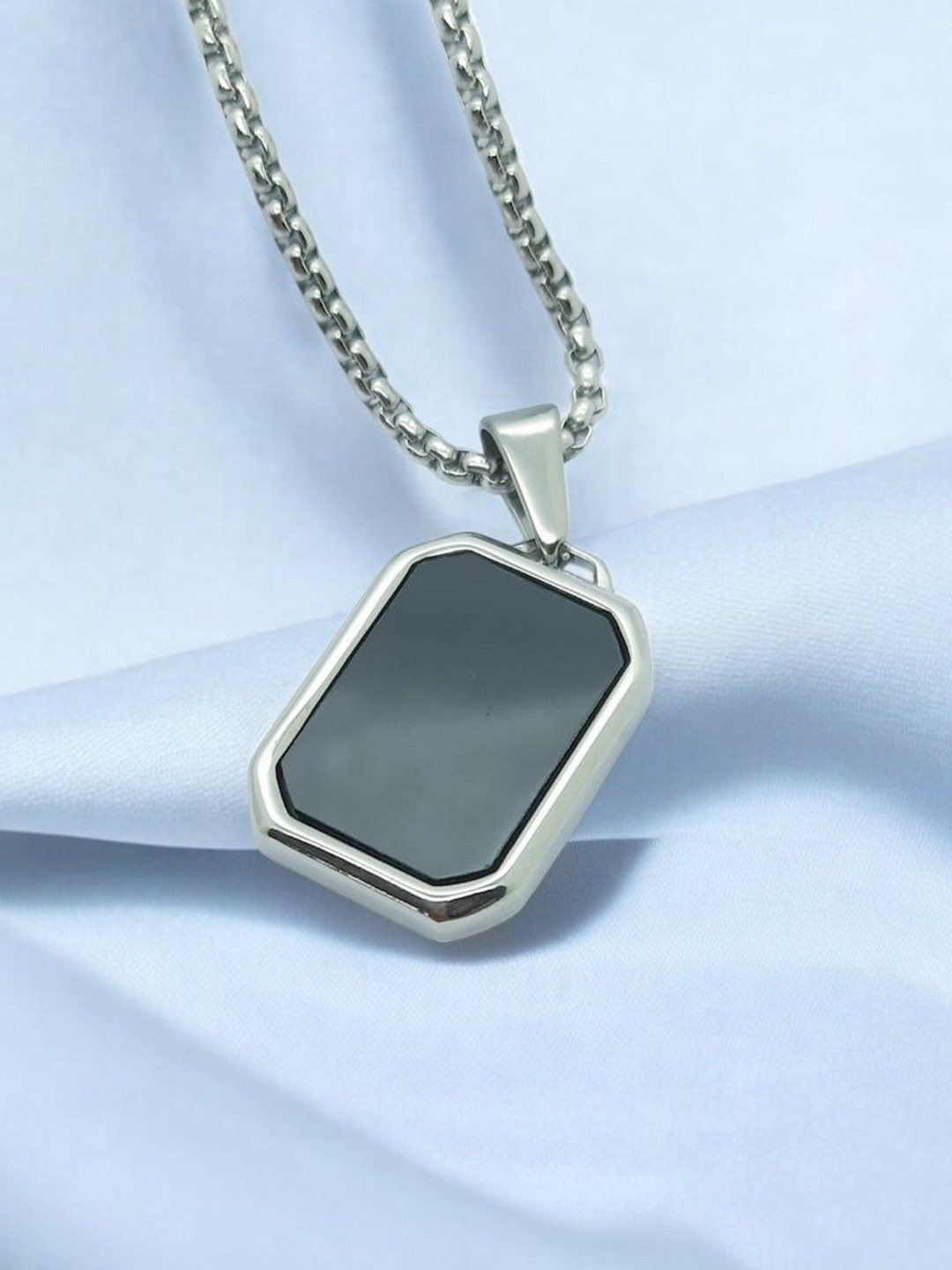 

The Roadster Lifestyle Co Titan Pendant With Chain, Black