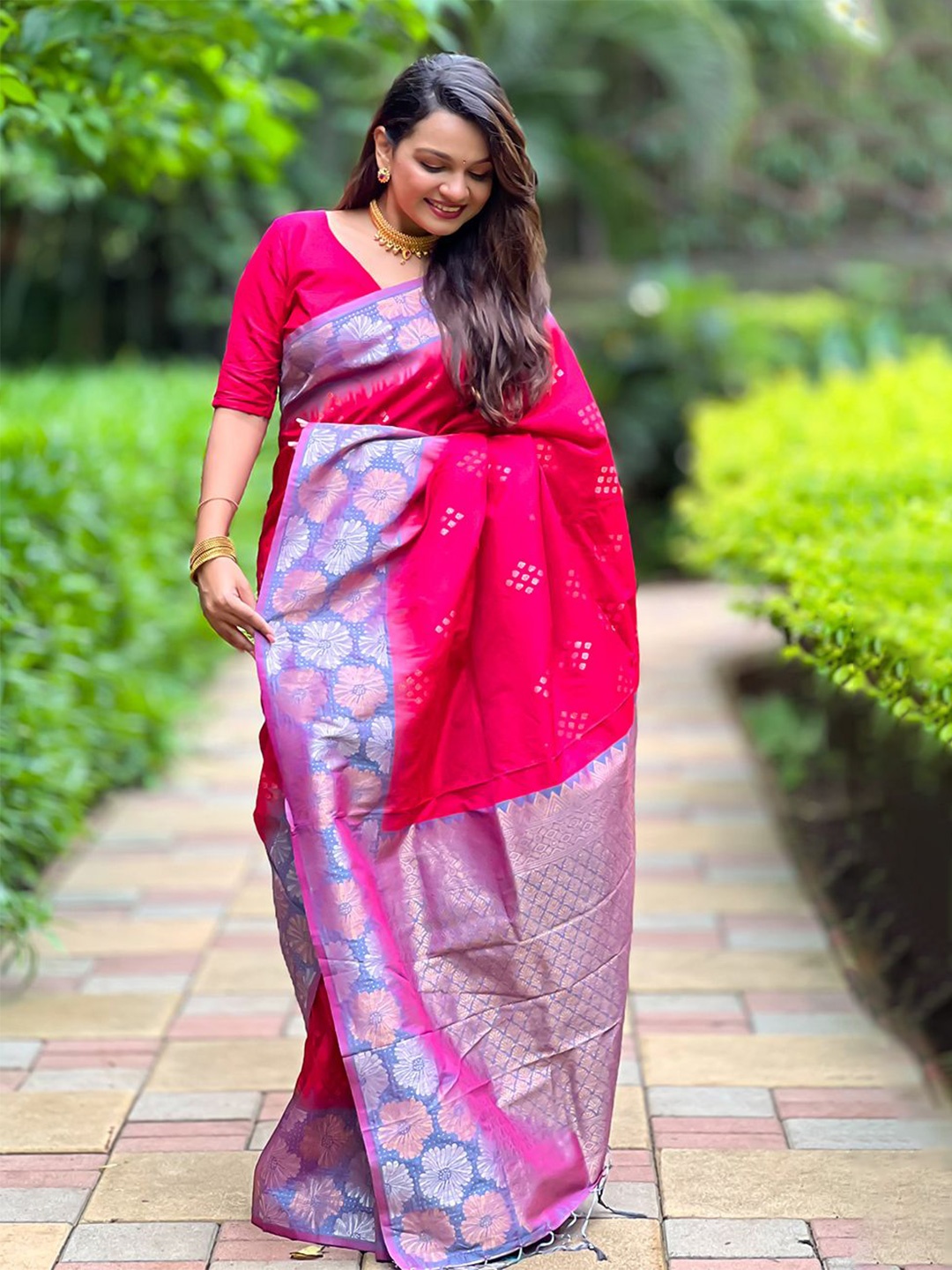 

DEVATITHI Woven Design Zari Silk Blend Banarasi Saree, Pink