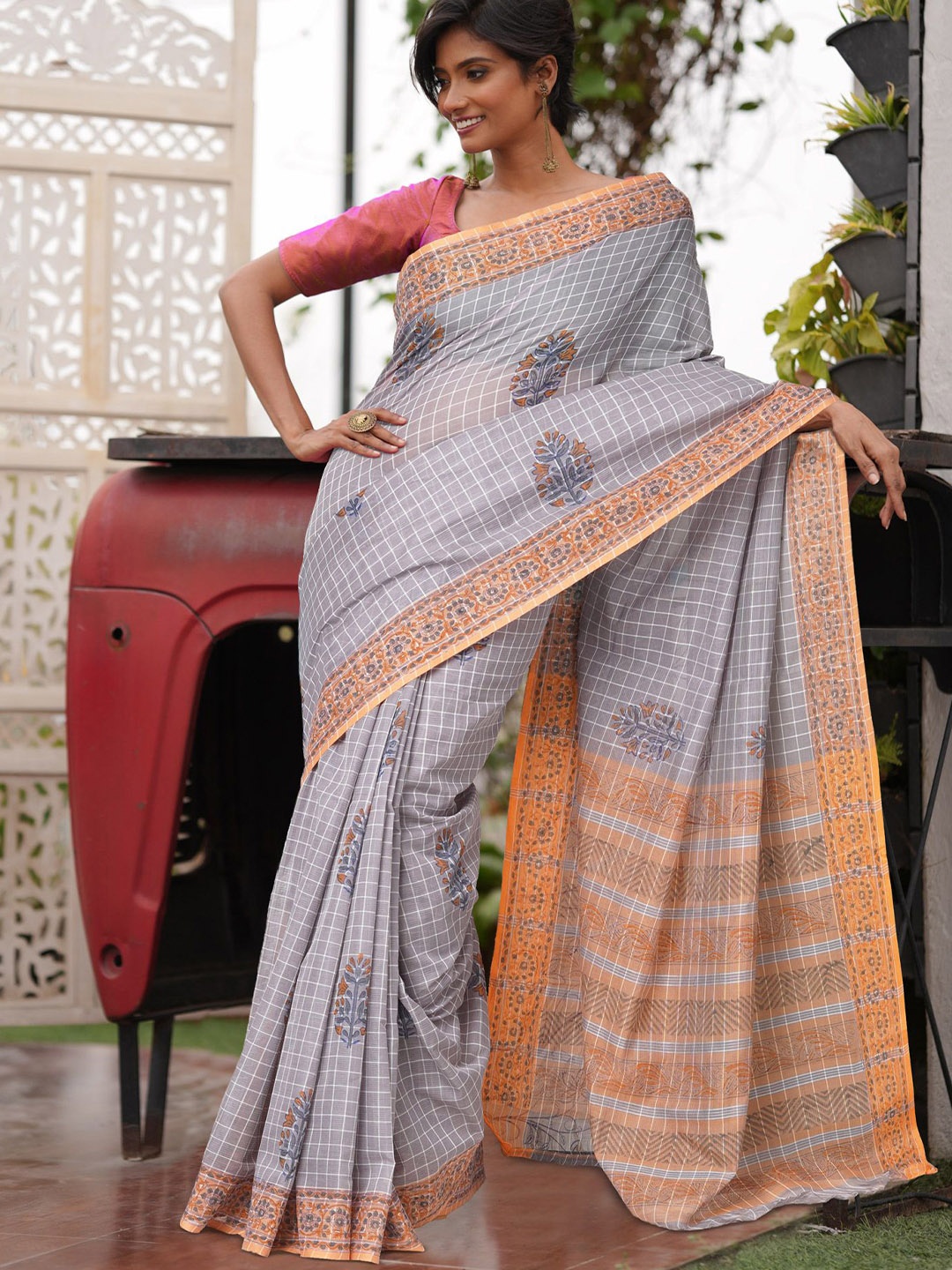 

Unnati Silks Checked Pure Cotton Handloom Mangalagiri Saree, Grey