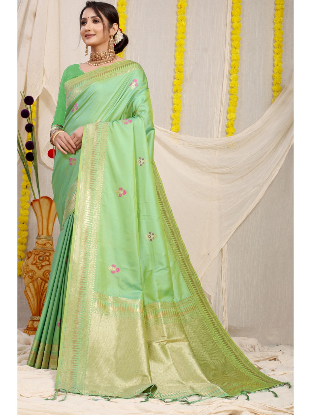 

Royal Rajgharana Saree Floral Pure Silk Banarasi Sarees, Sea green