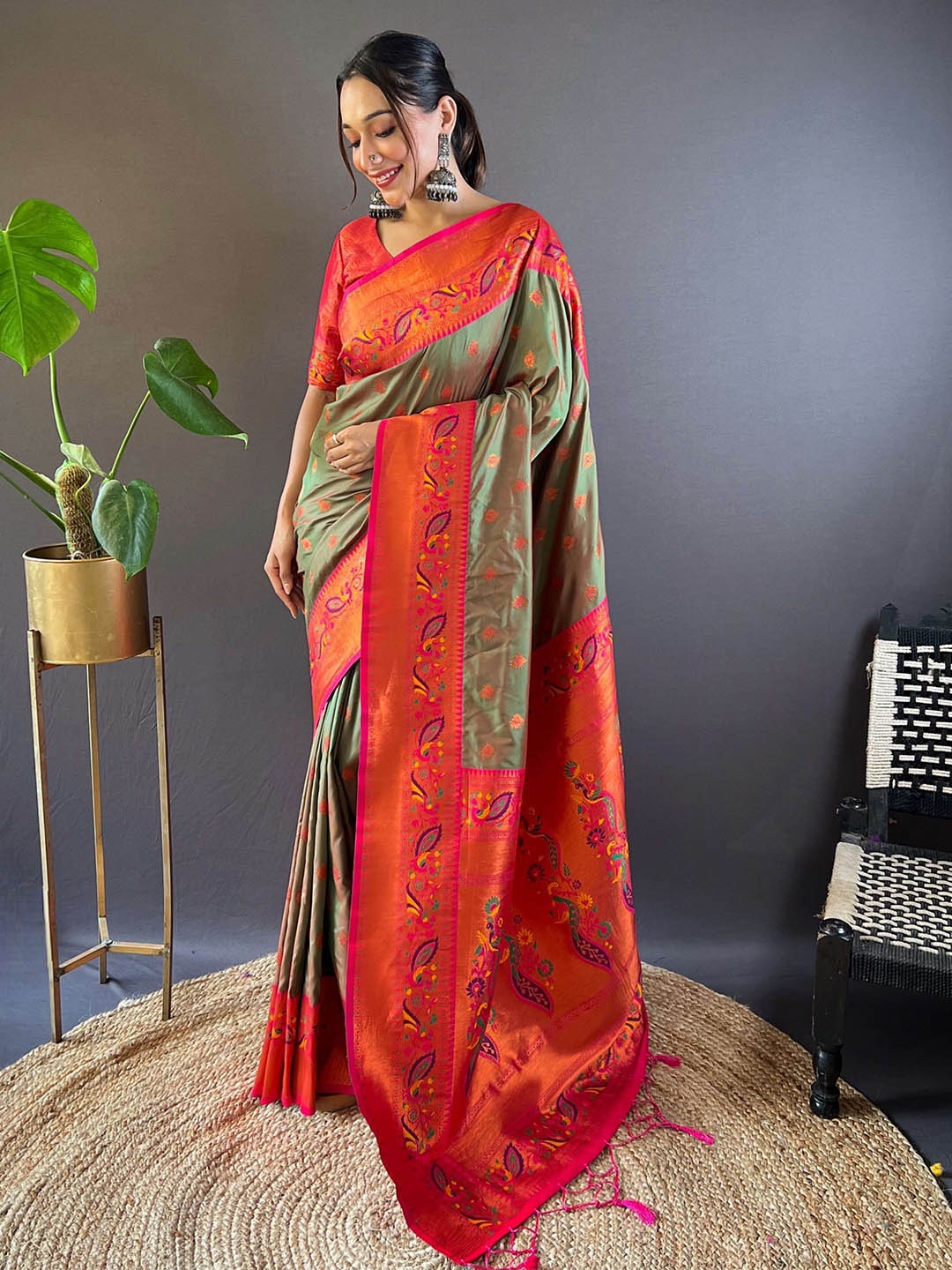 

DEVATITHI Woven Design Zari Silk Blend Paithani Saree, Green