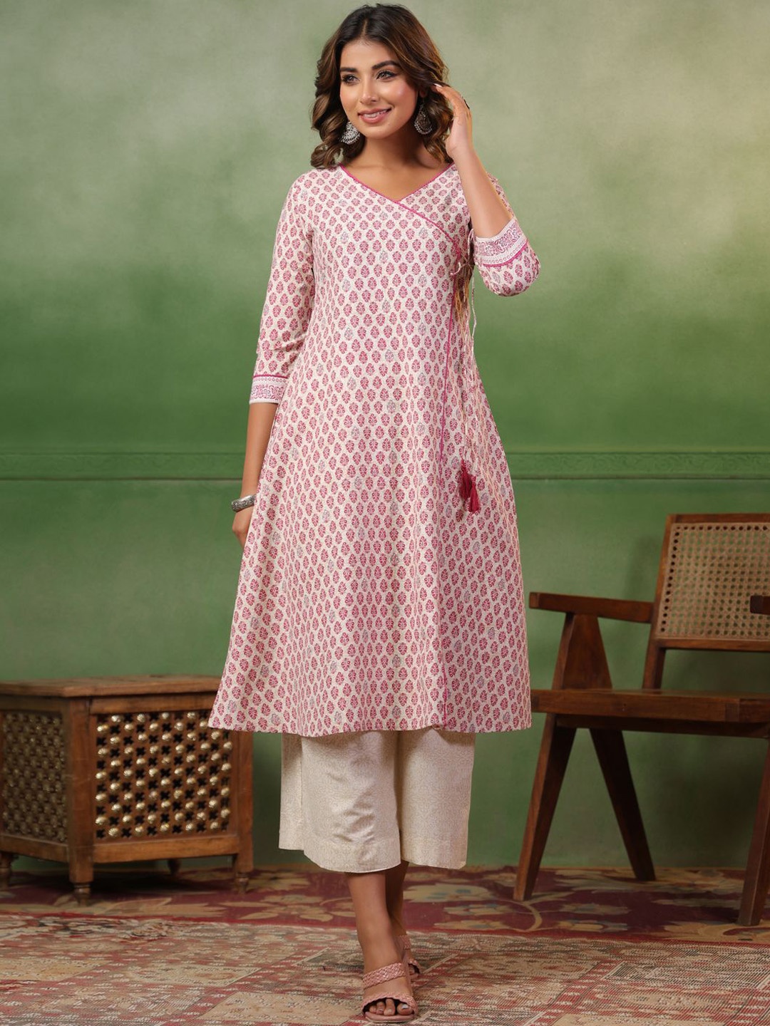 

Span Women Floral Printed Angrakha Kurta with Palazzos, White