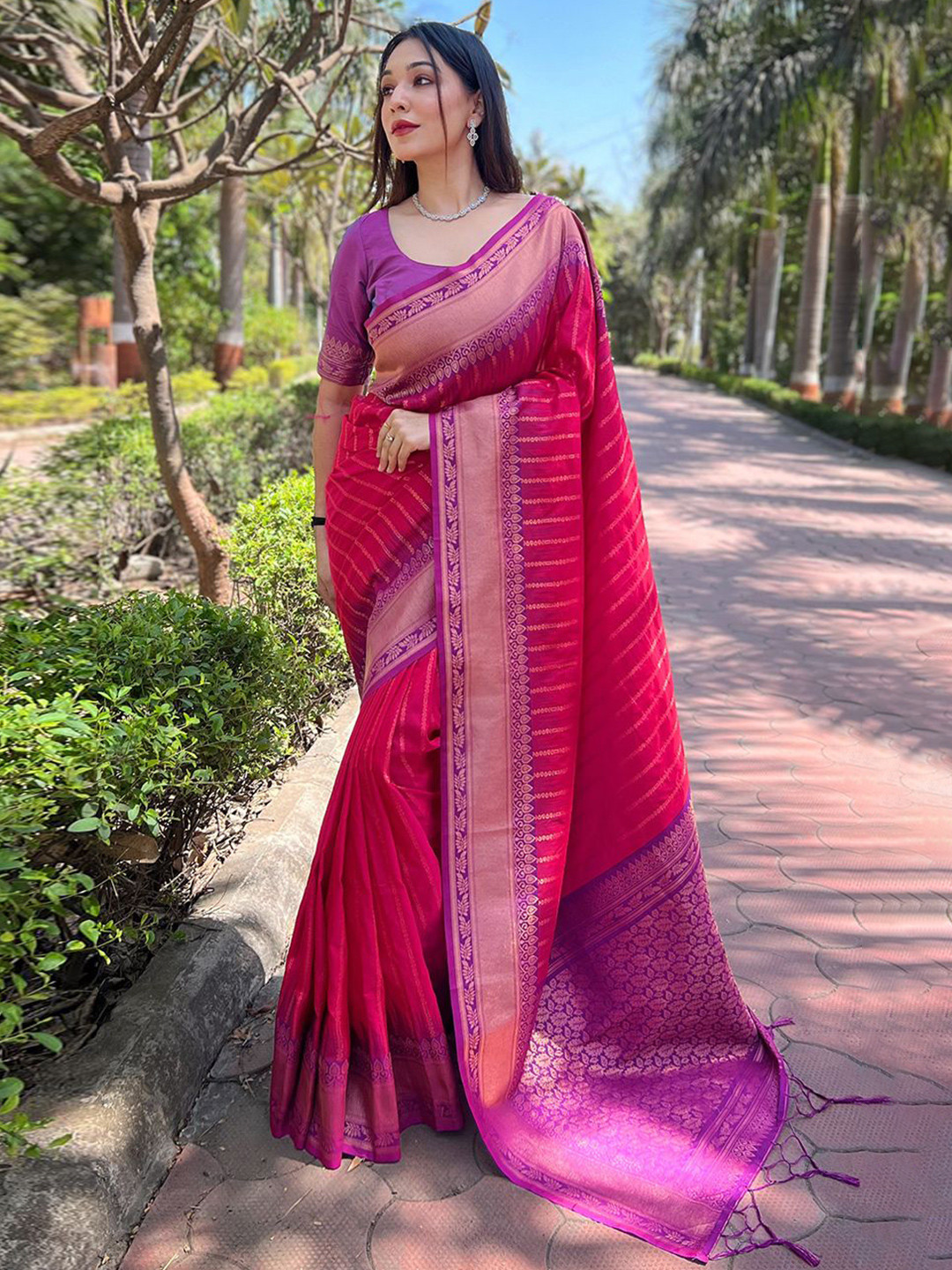

DEVATITHI Woven Design Zari Silk Blend Banarasi Saree, Pink