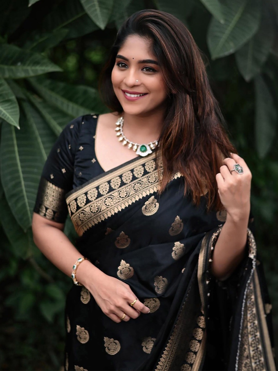 

KALINI Woven Design Zari Silk Blend Banarasi Saree, Black
