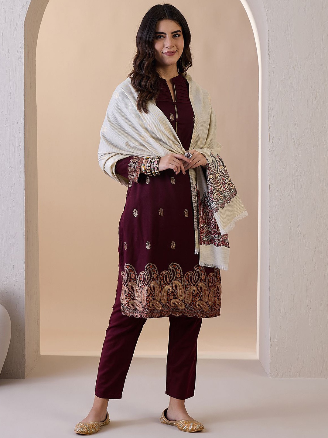 

SAHASIKA Women Paisley Regular Kurta with Trousers & With Dupatta, Maroon