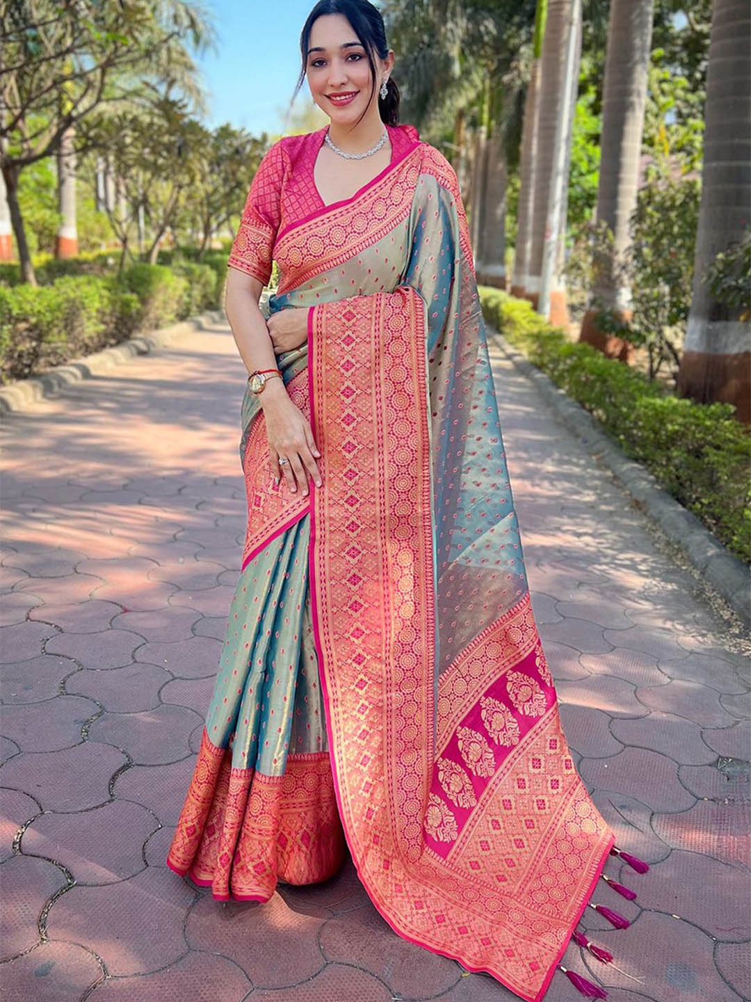 

DEVATITHI Woven Design Zari Tissue Saree, Grey