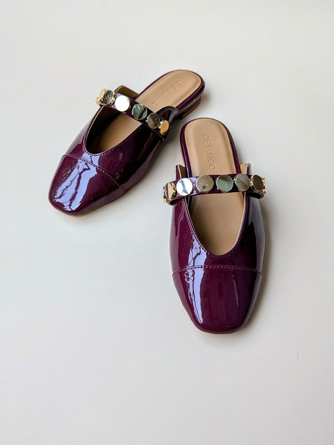 

Devano Women Mules Flats, Maroon