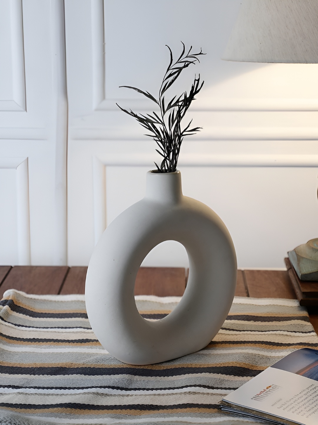 

The Decor Lane Off White Ceramic Flower Vase