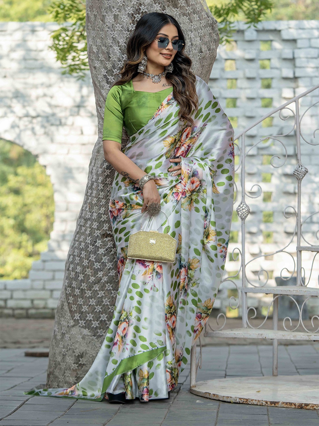 

STAVA CREATION Floral Satin Saree, Green