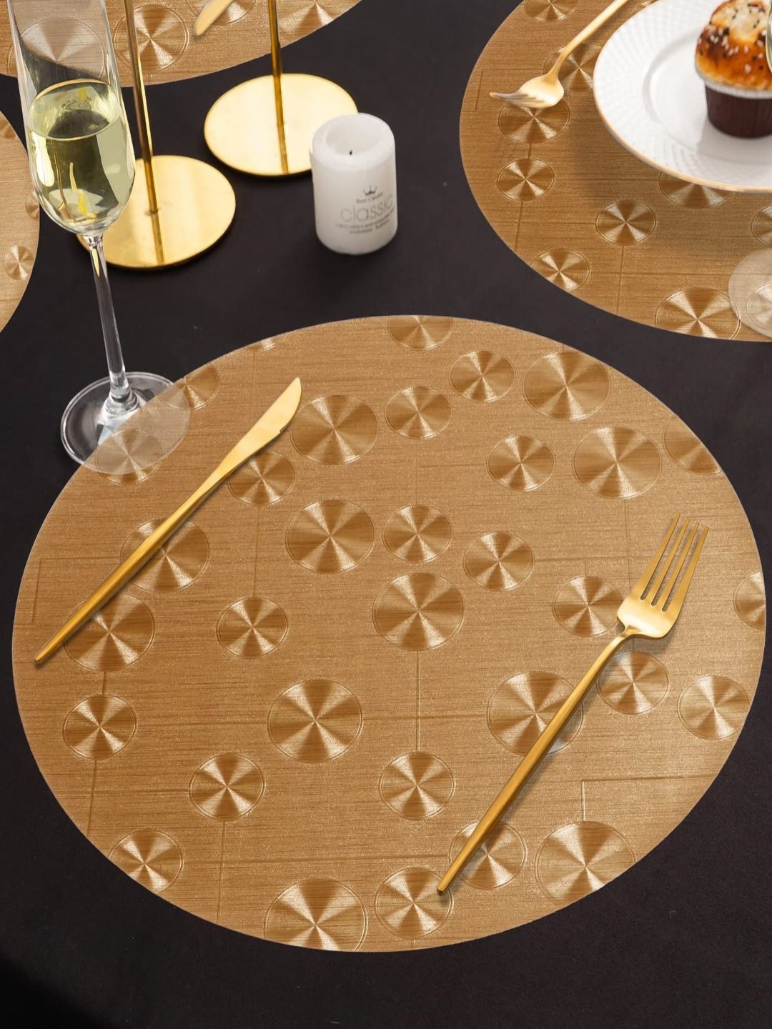 

HOKIPO Gold-Toned 6 Pieces Geometric Textured Round Shining Table Placemats