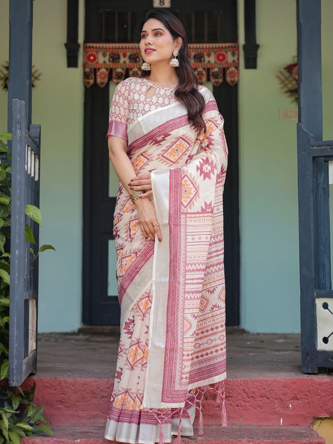 

VEERAX Geometric Printed Pure Linen Banarasi Saree, White