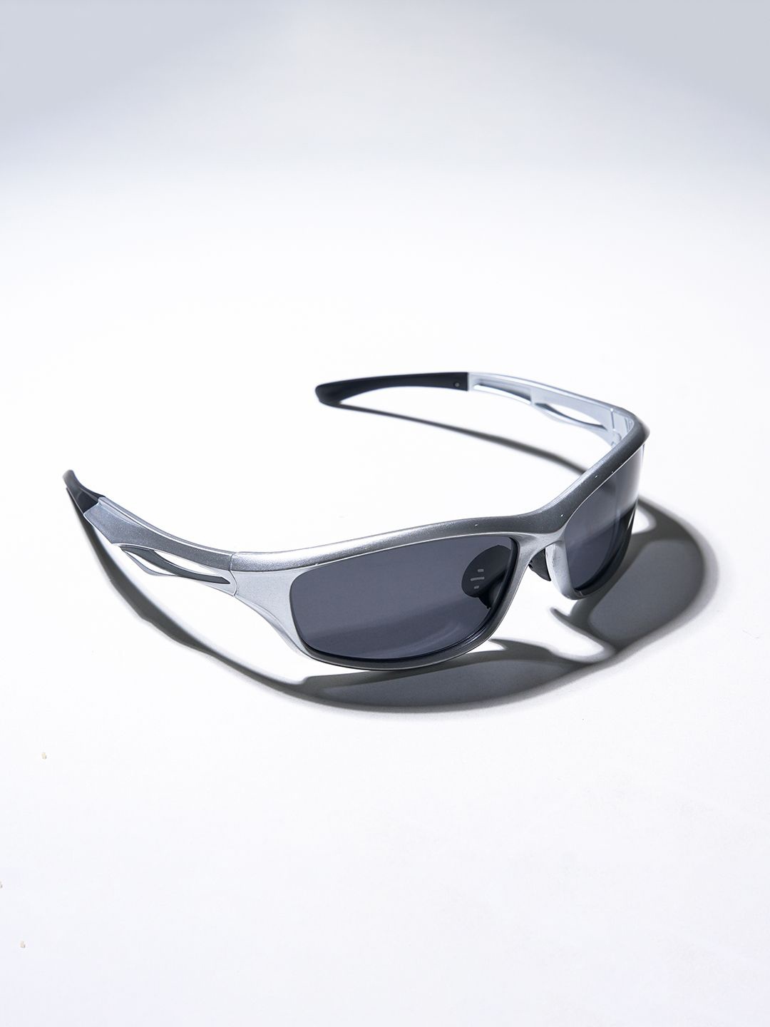 

CHOKORE Unisex Sports Sunglasses with Polarised and UV Protected Lens, Black
