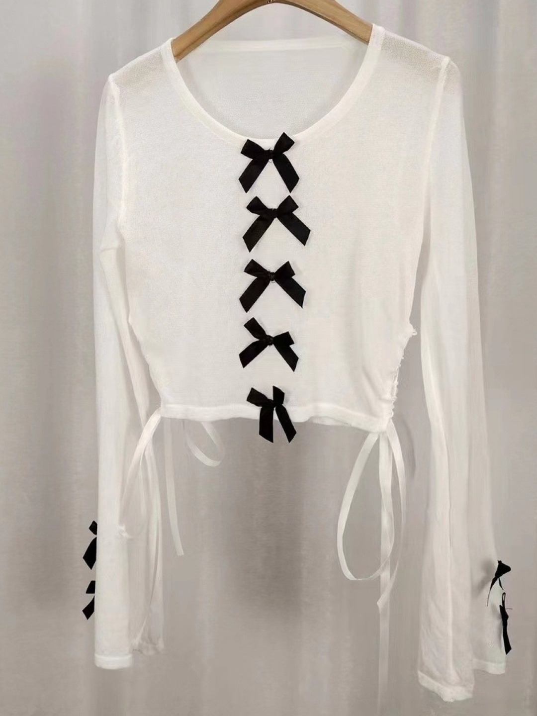 

KPOP Round Neck Long Sleeves Crop Top, White