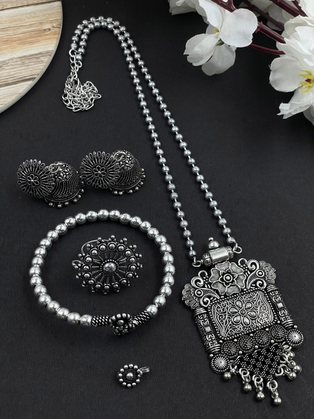 

NAMAN ARTS Silver-Plated Oxidised Necklace Jewellery Set