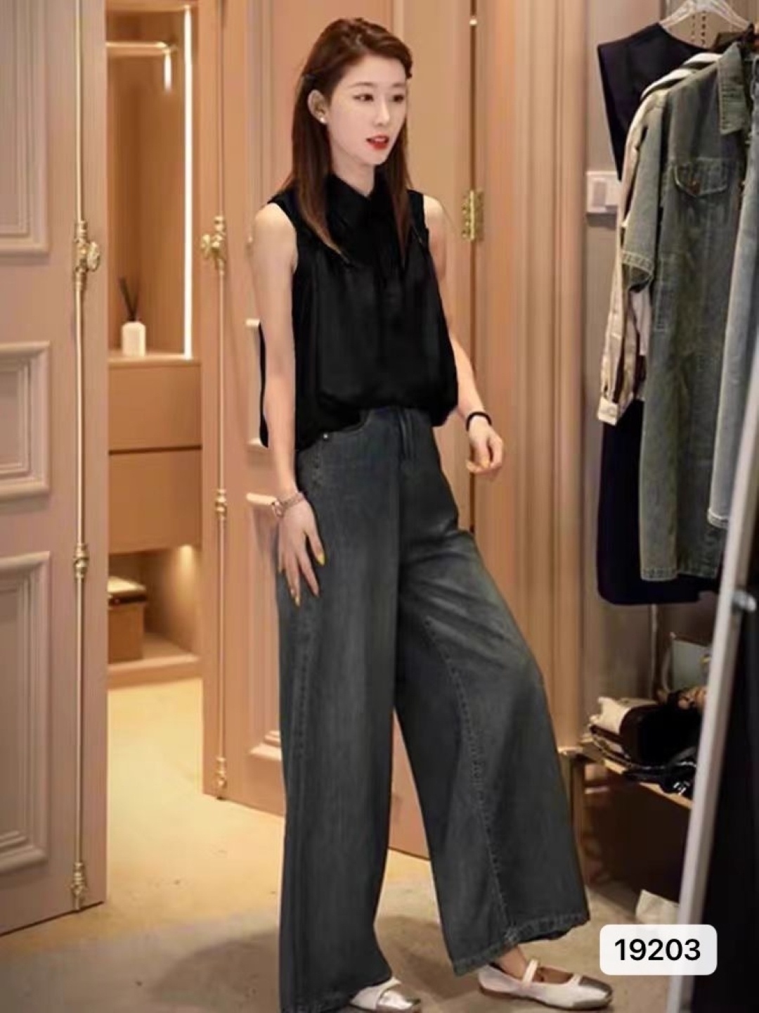 

KPOP Shirt Collar Sleeveless Top, Black