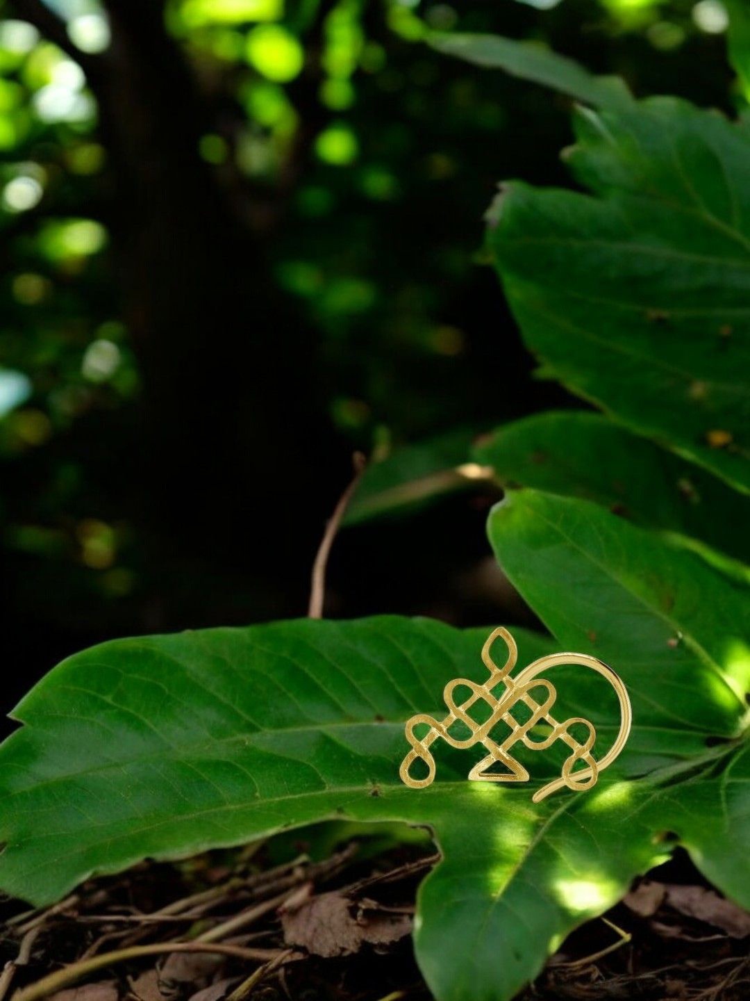 

Sangria Kolam Brass Stud Nosepin, Gold