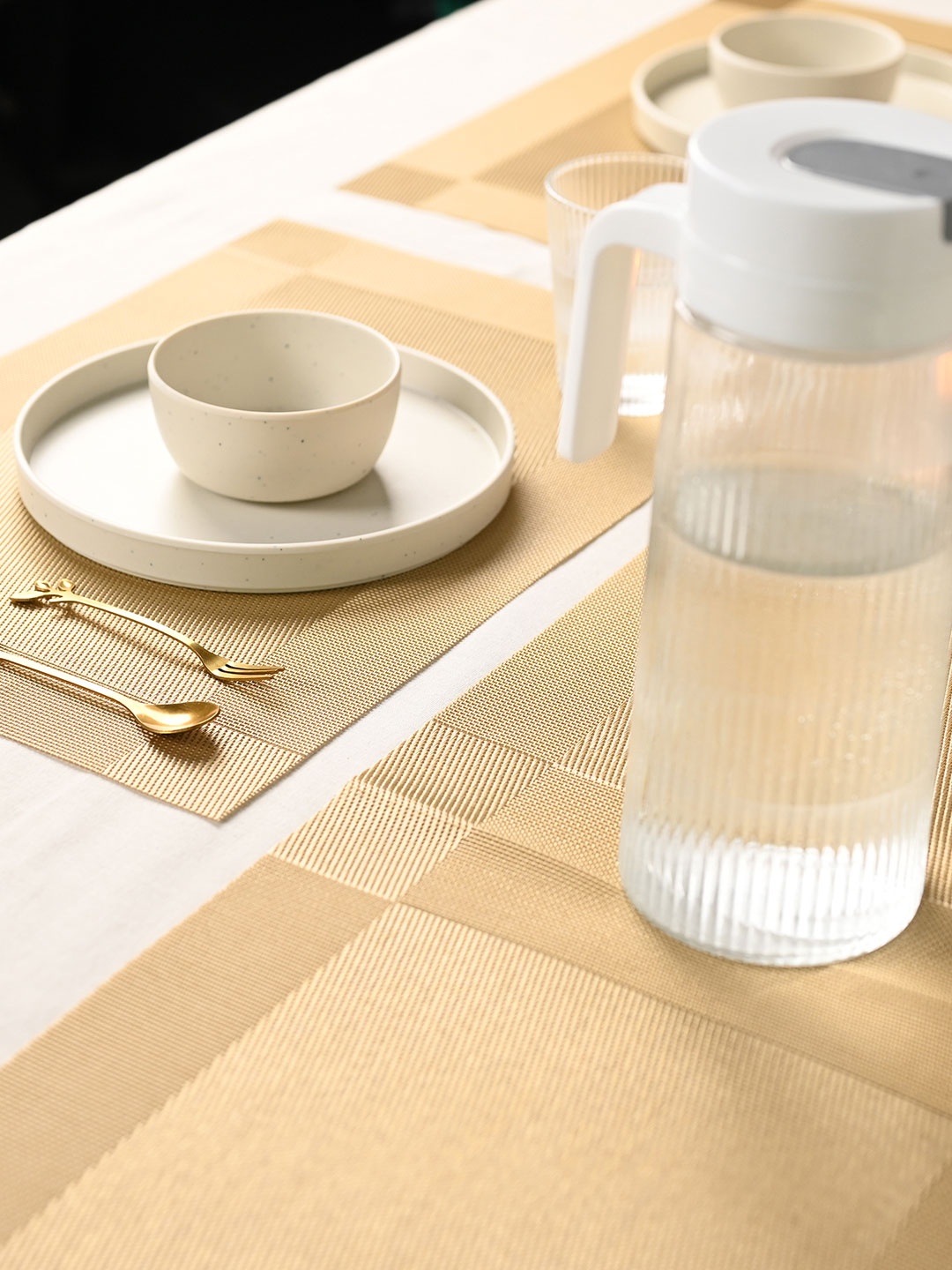 

MARKET99 Yellow 7 Pieces Textured Table Mats with Runner
