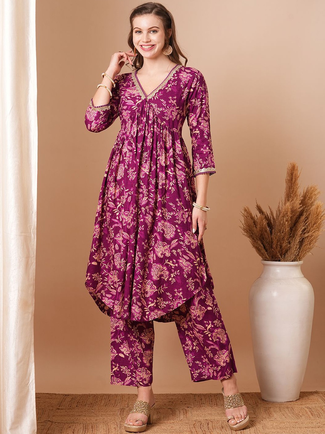 

FASHOR Purple Floral Printed V-Neck Empire Mirror Work Kurta With Palazzo