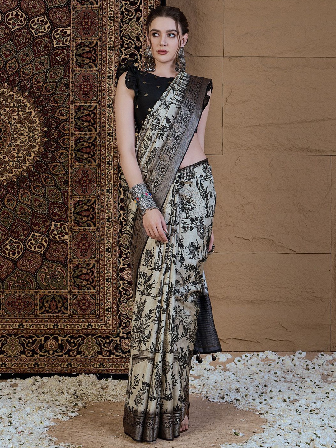 

Anouk Ethnic Motifs Zari Silk Blend Sungudi Saree, Beige