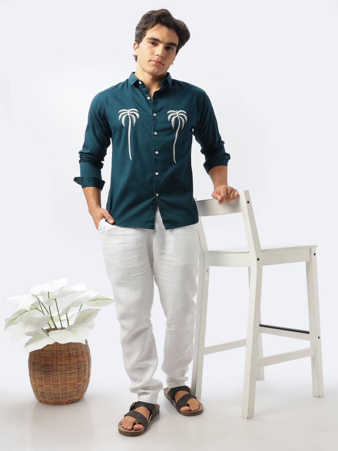

HAMPTONS Men Solid Tropical Applique Cotton Casual Shirt, Teal