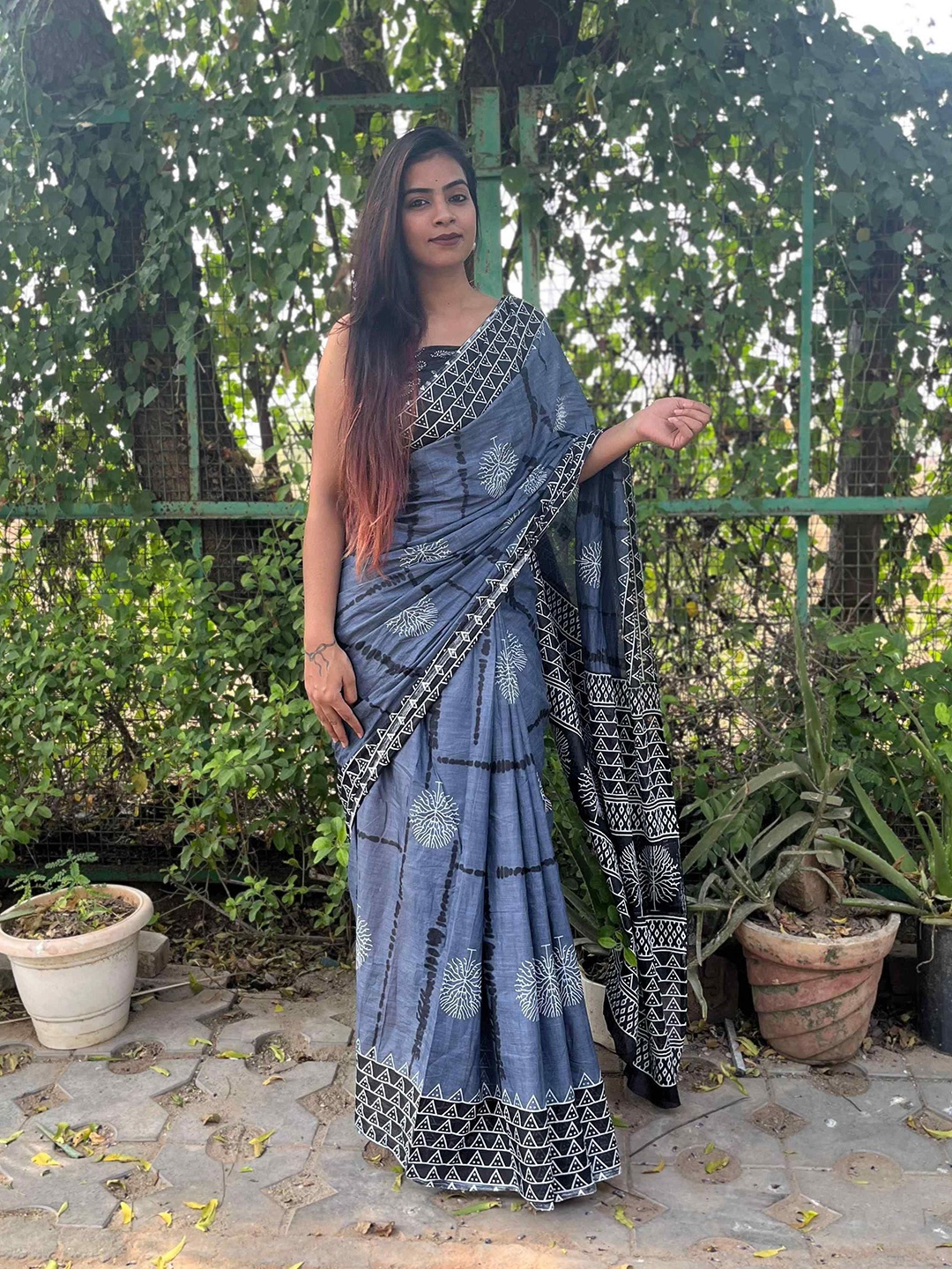 

HERE&NOW Floral Pure Cotton Bagru Saree, Grey