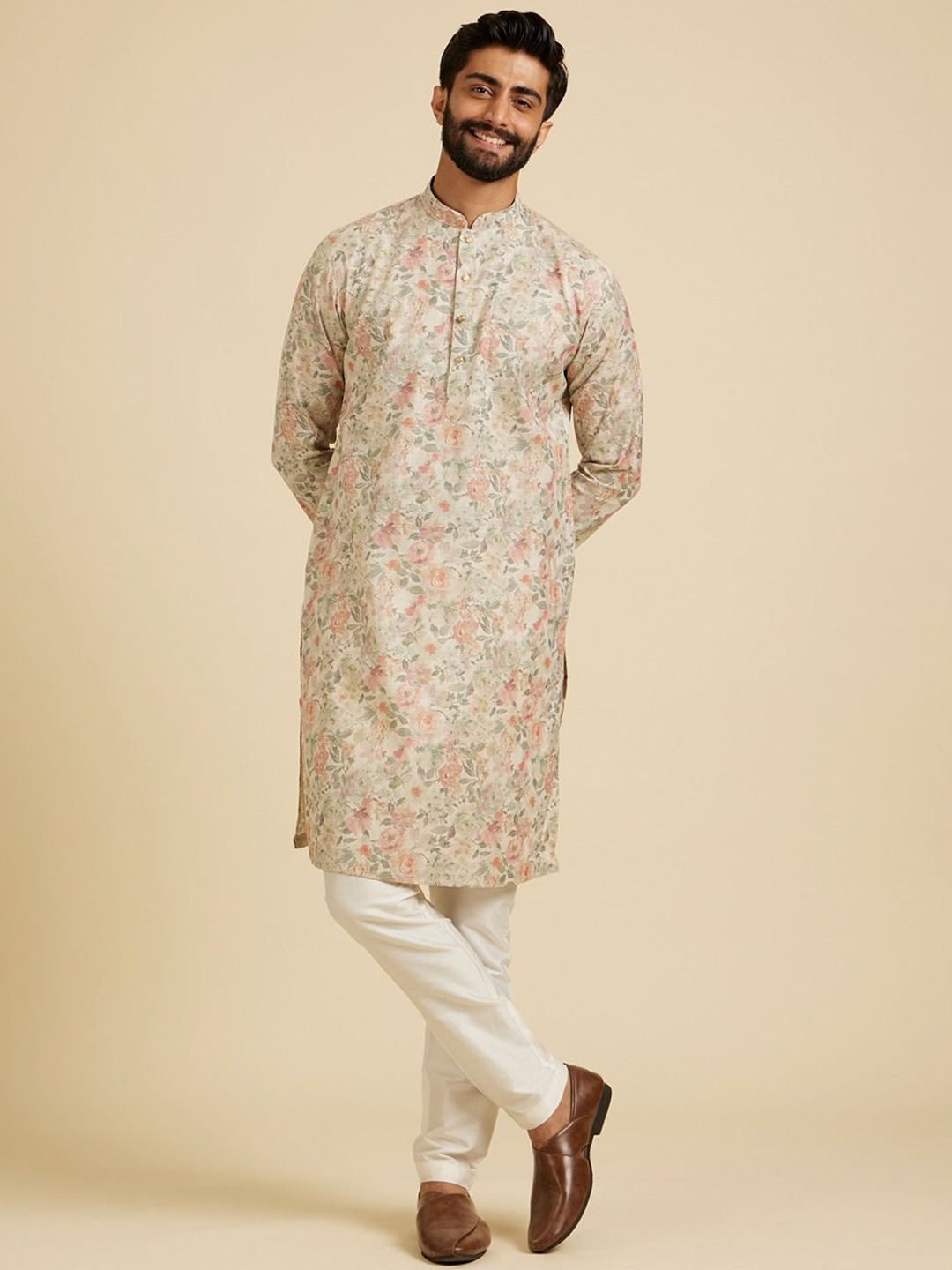 

Manyavar Men Floral Printed Kurta, Peach