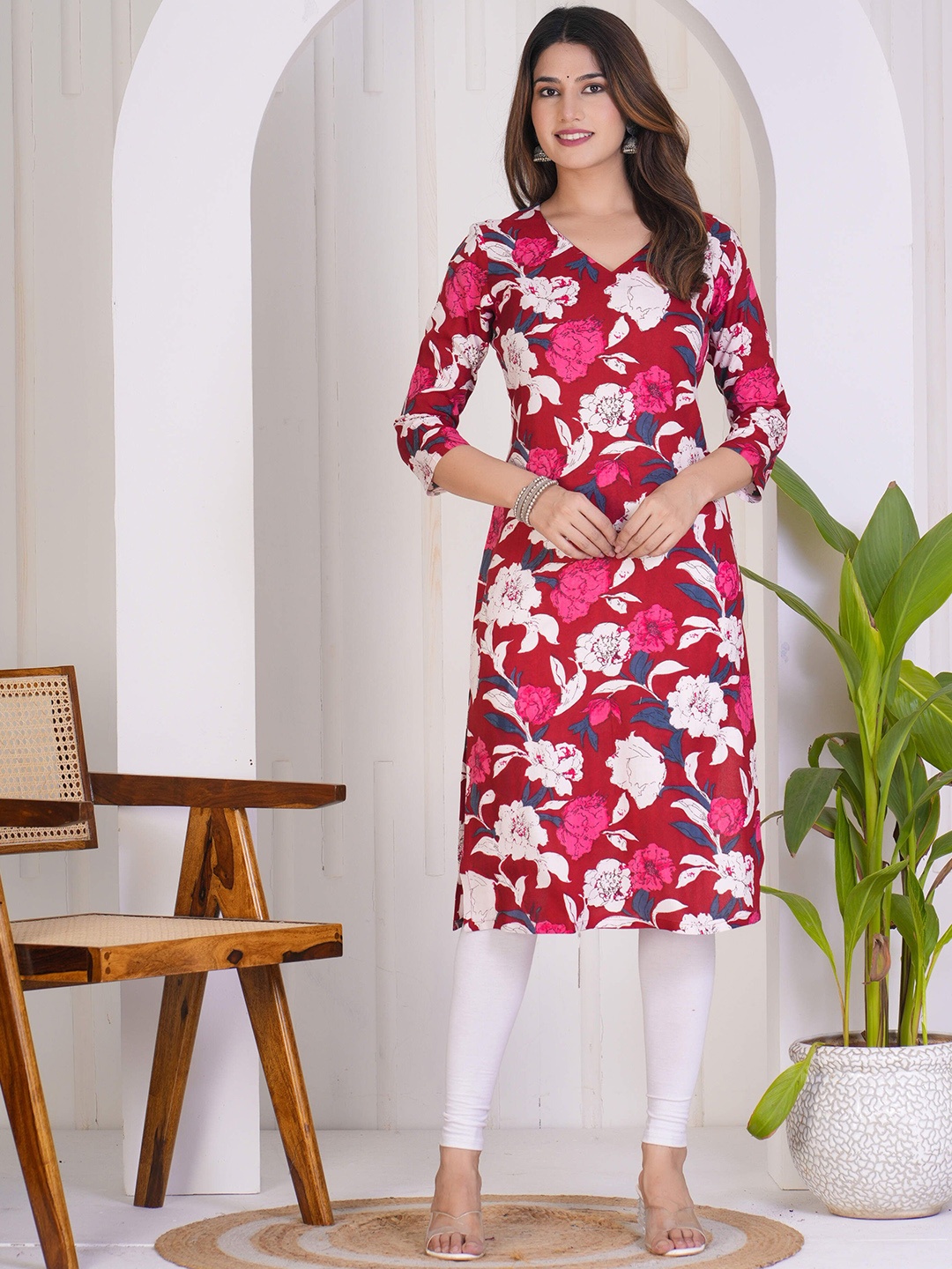 

Assamica Floral Printed V-Neck Three-Quarter Sleeves Regular Straight Kurta, Red