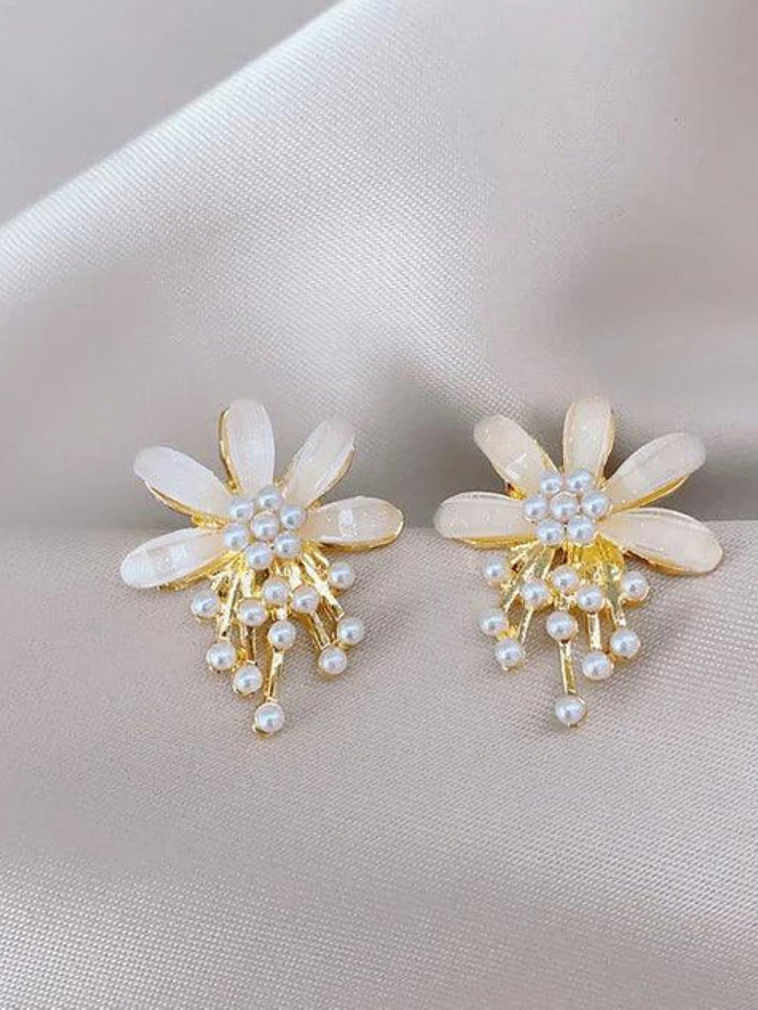 

SUBHAGALANKAR Classic Studs Earrings, Gold