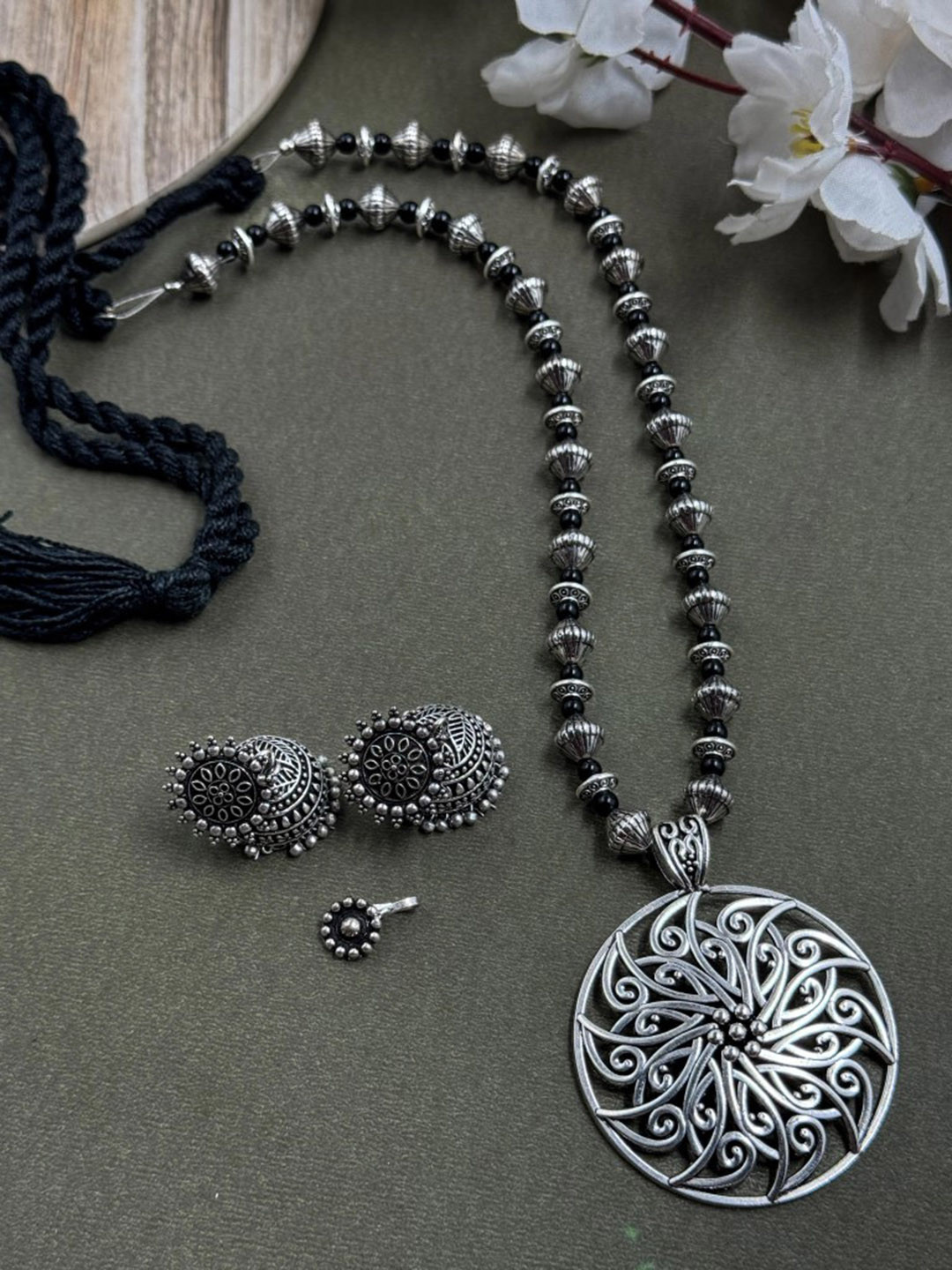 

NAMAN ARTS Aneri Silver-Plated Oxidised Necklace Jewellery Set