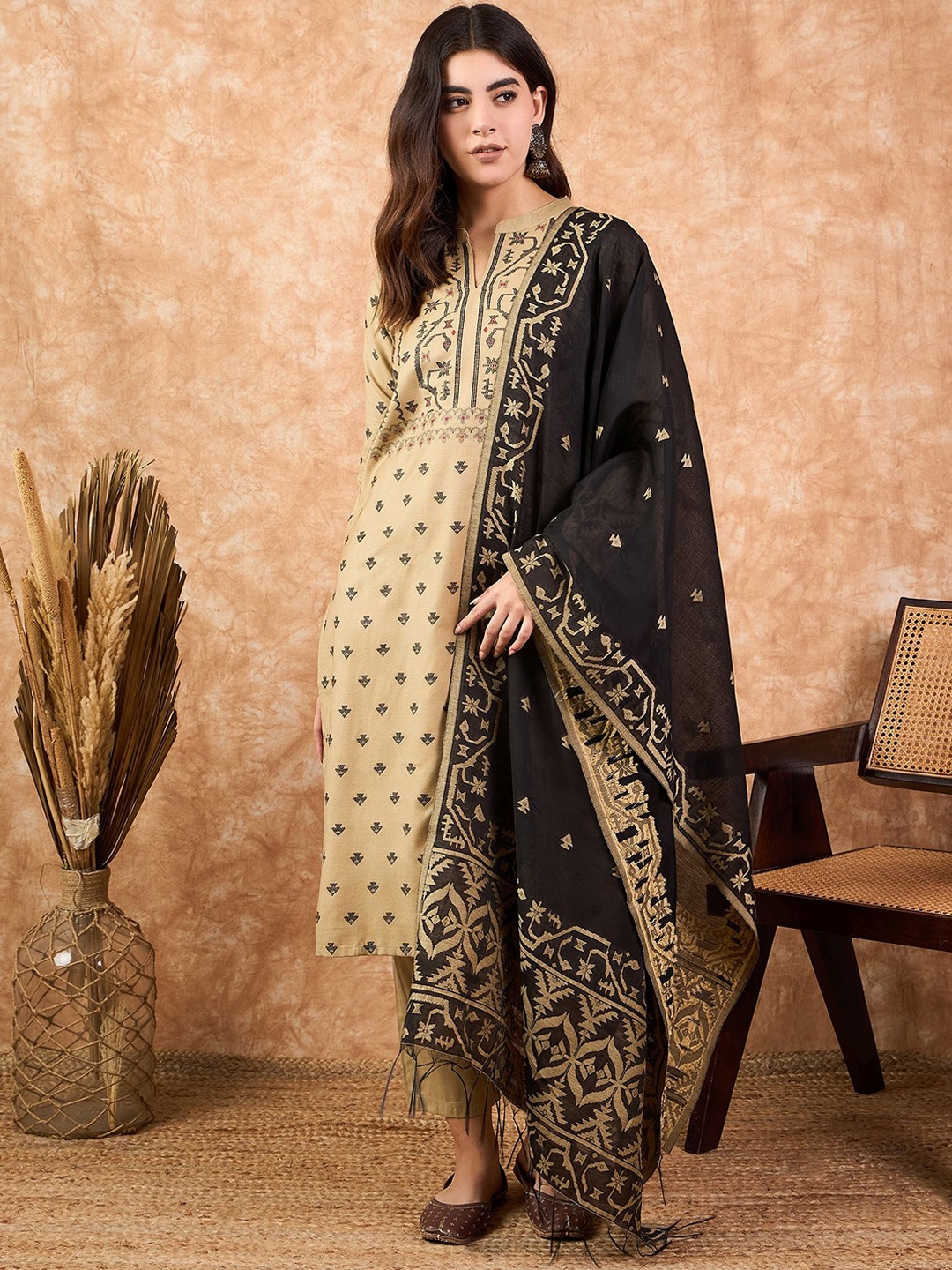 

SAHASIKA Women Ethnic Motifs Regular Kurta with Trousers & With Dupatta, Beige