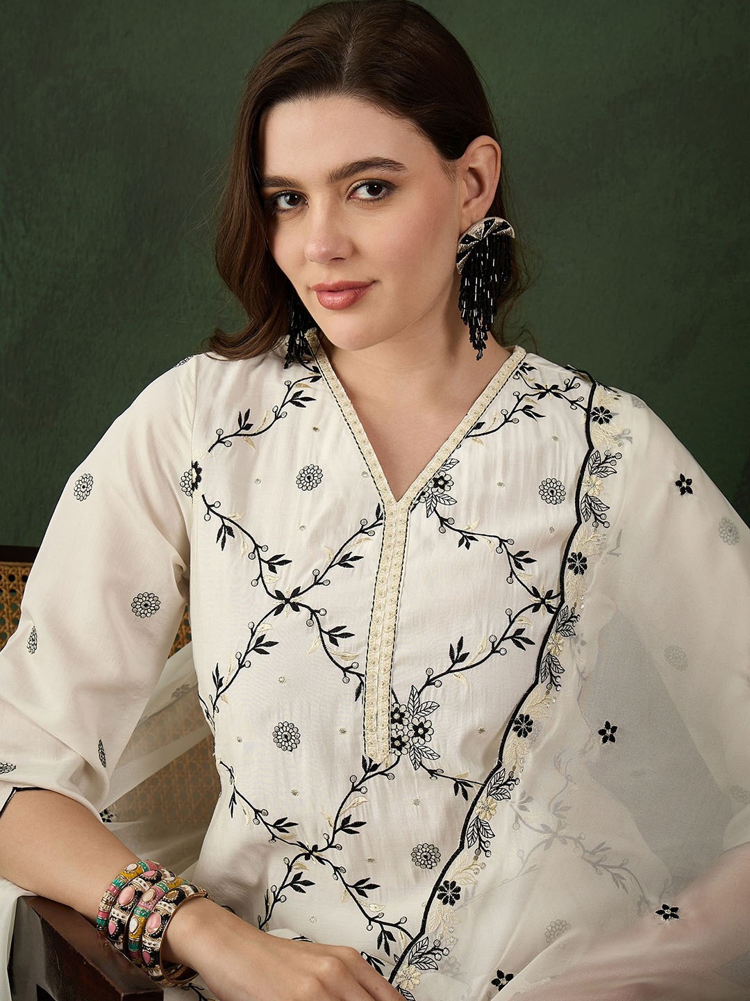 

Sangria Embroidered Kurta & Trouser With Dupatta, Cream