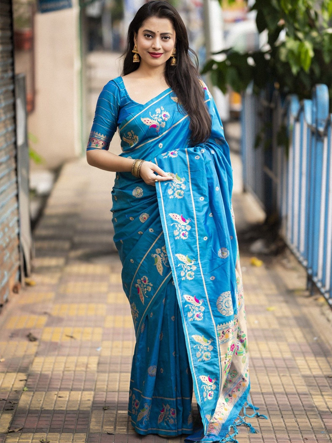 

Panzora Woven Design Zari Silk Blend Paithani Saree, Blue