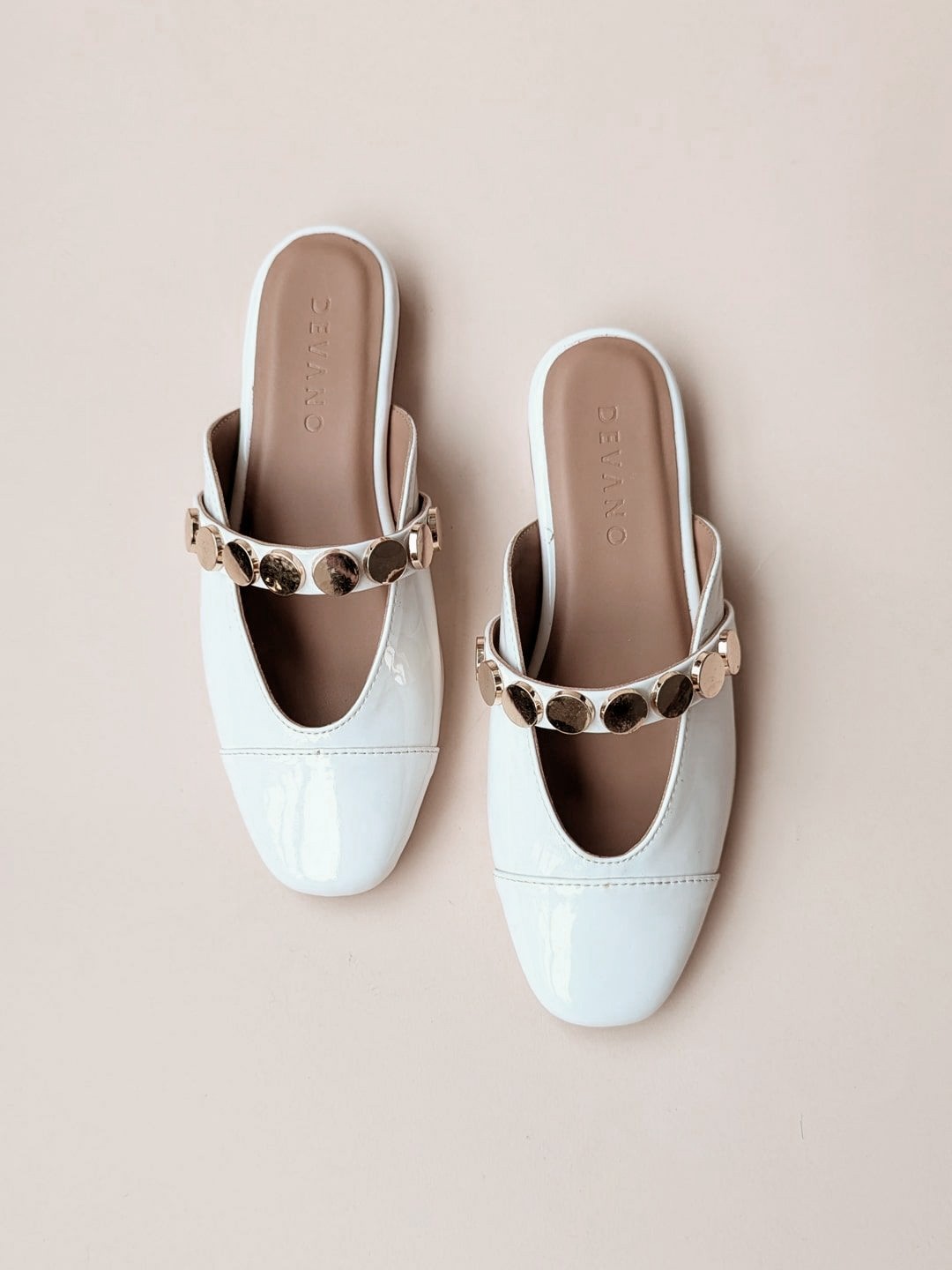 

Devano Women Mules Flats, White