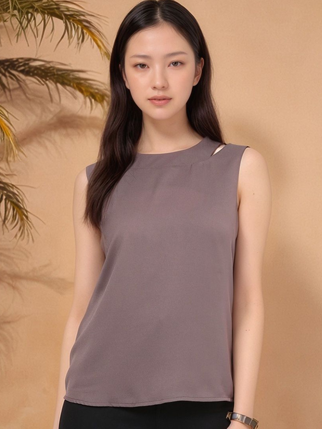 

RARE Round Neck Cut Out Top, Mauve