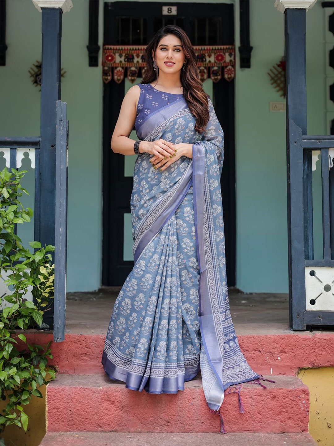 

VEERAX Floral Printed Pure Linen Saree, Blue