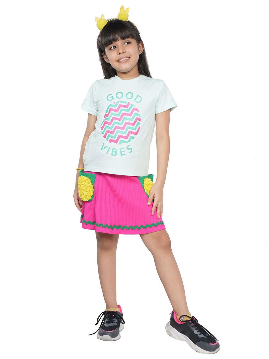 

PILOLO Girls Printed Round Neck Cotton Top, Green
