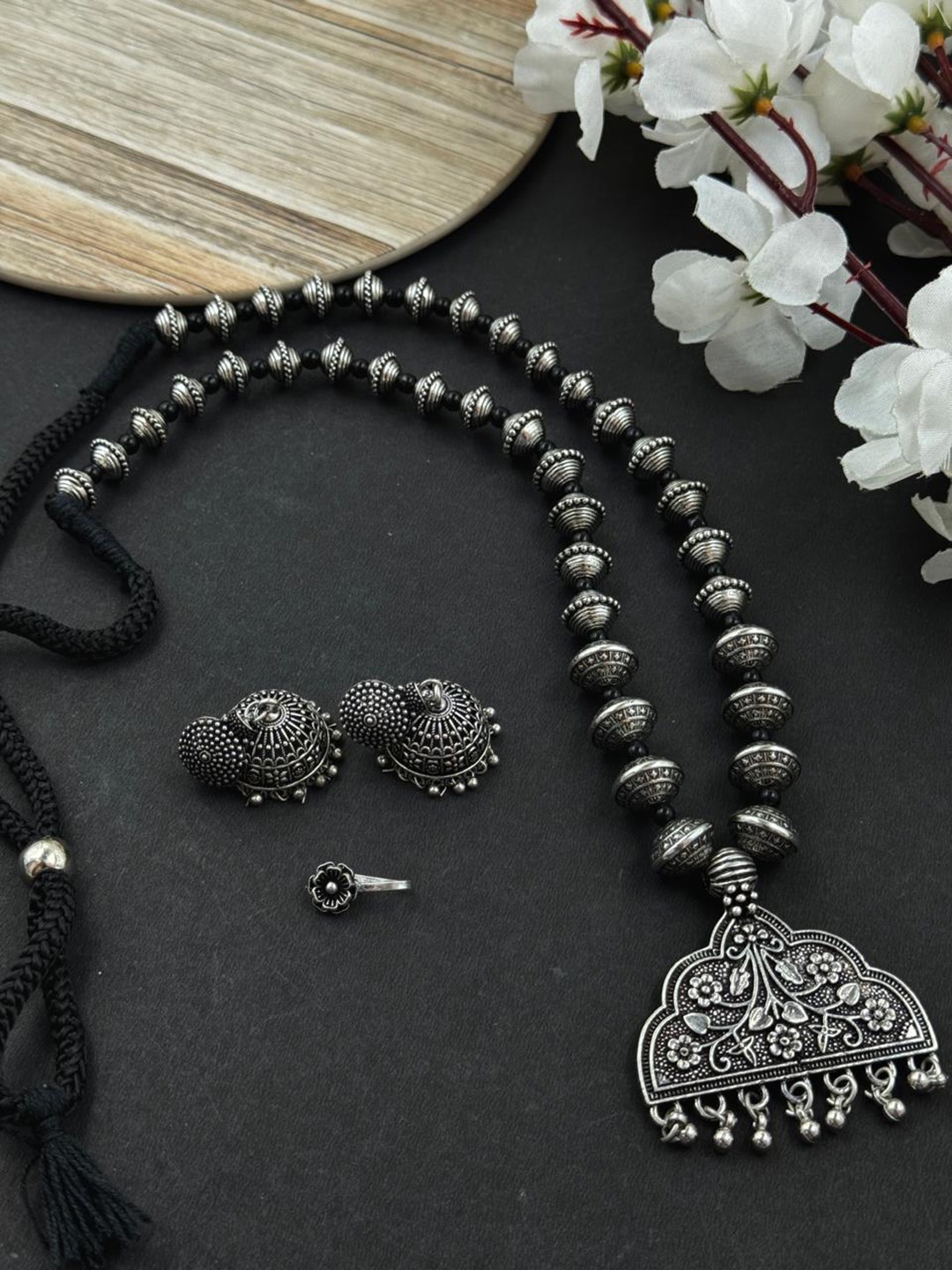 

NAMAN ARTS Kaira Silver Plated Oxidised Jewellery Set