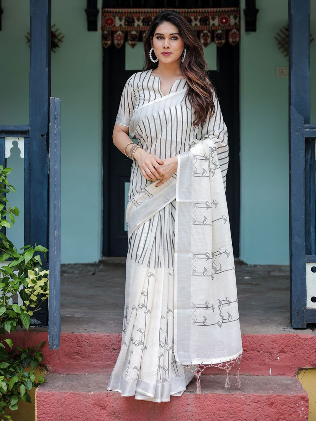 

VEERAX Striped Printed Zari Pure Linen Saree, White